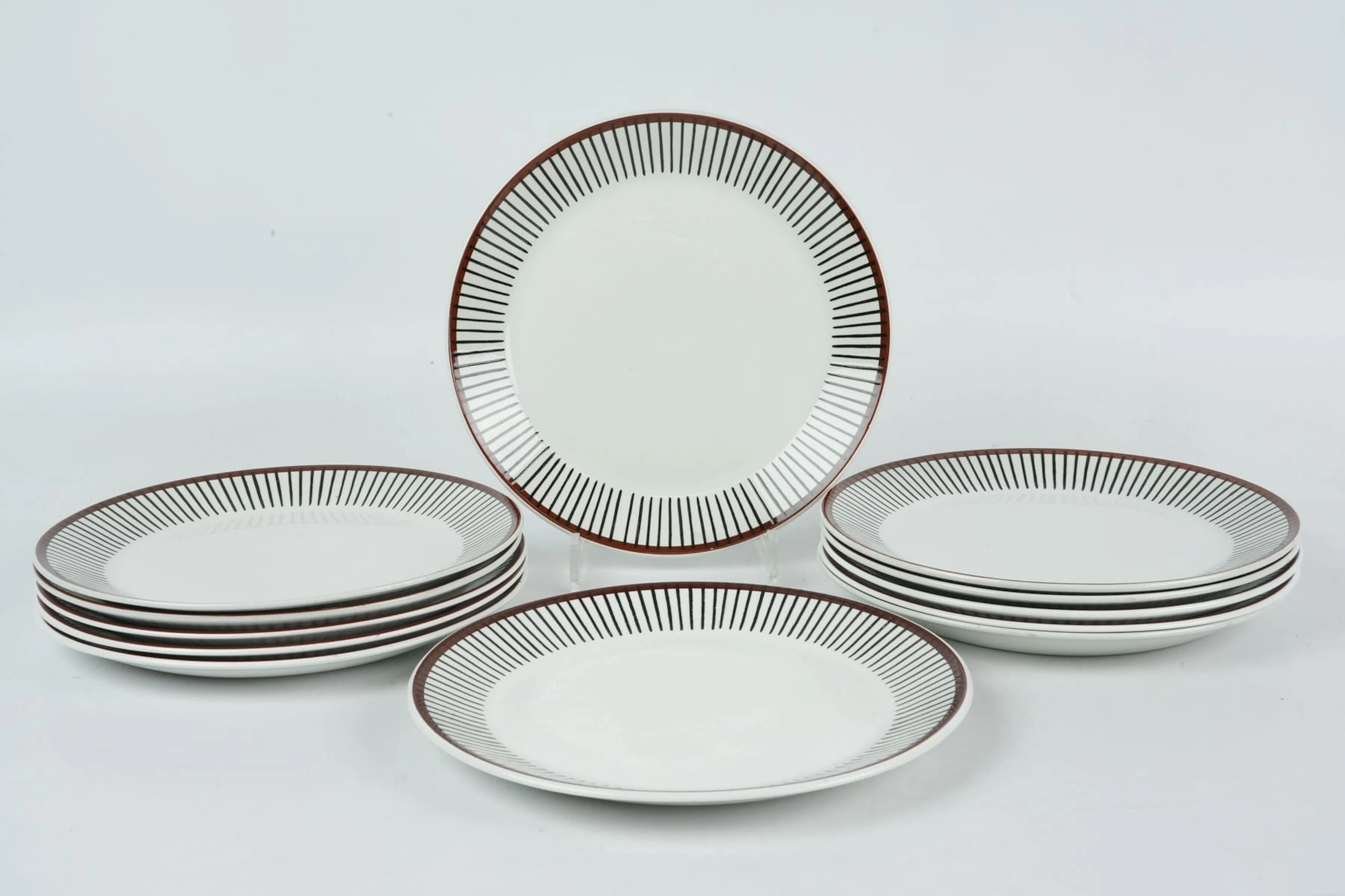 STIG LINDBERG (1916-1982), mattallrikar, 12 st, "Spisa ribb", Gustavsberg