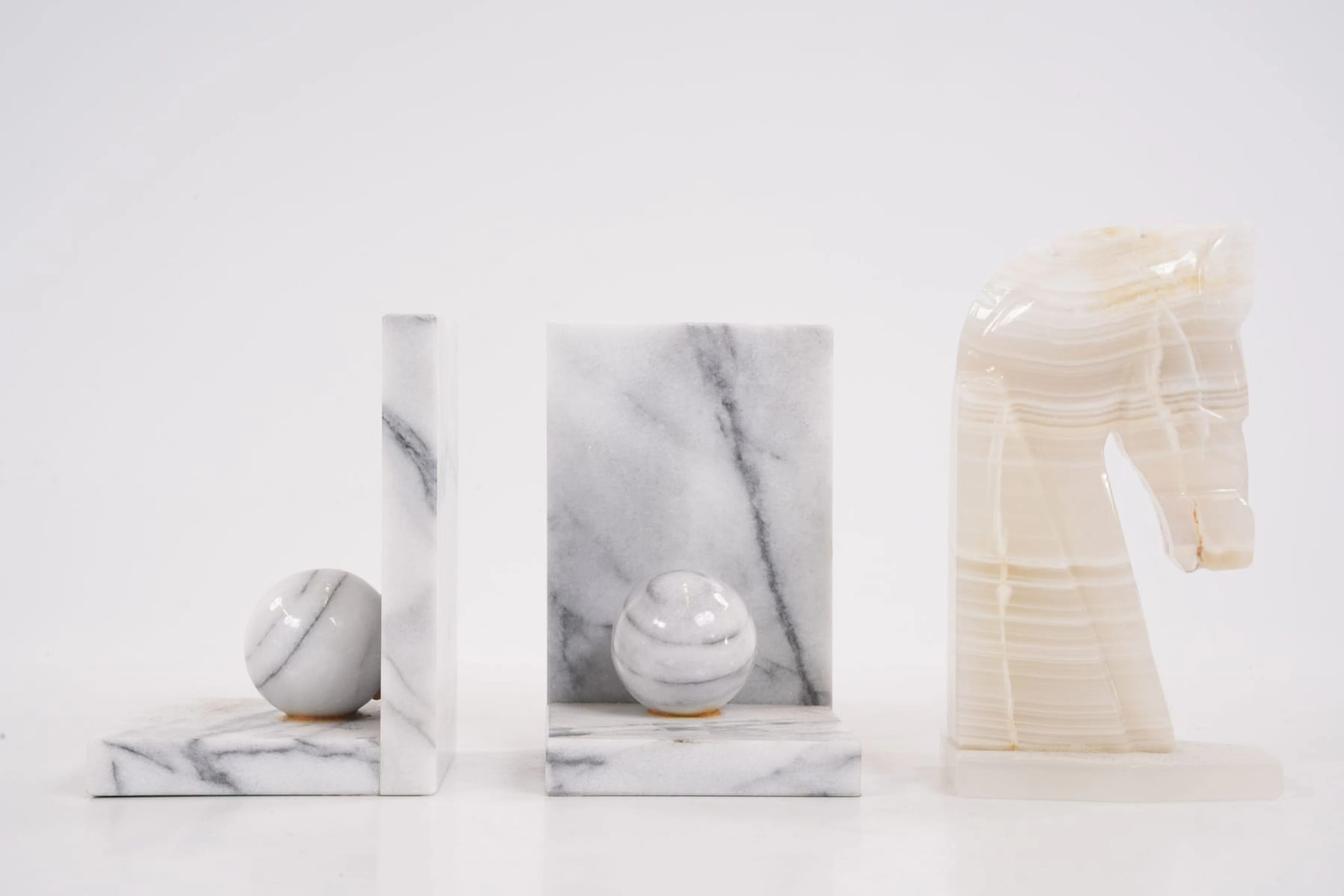 BOKSTÖD, 2+1 st, alabaster / marmor