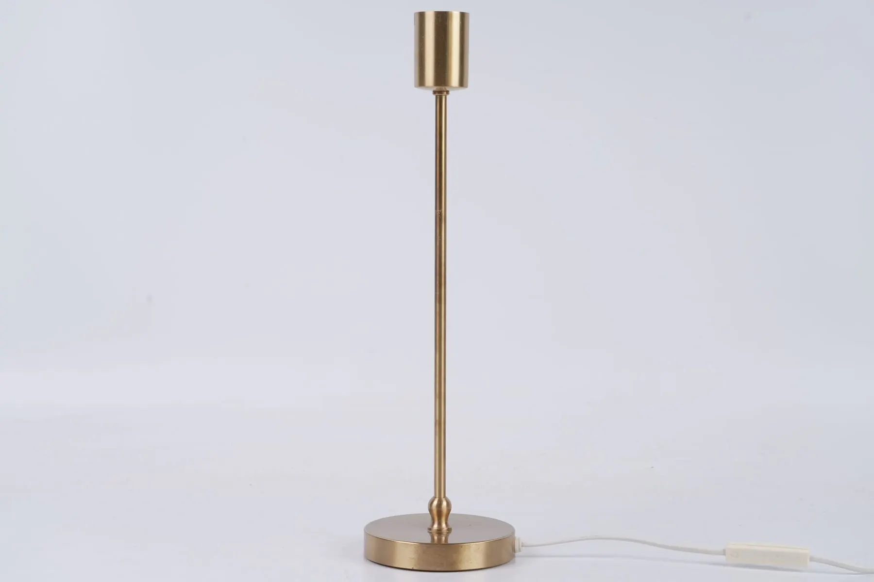 JOSEF FRANK (1885-1967) bordslampa, mässing, "modell 2332", Firma Svenskt Tenn