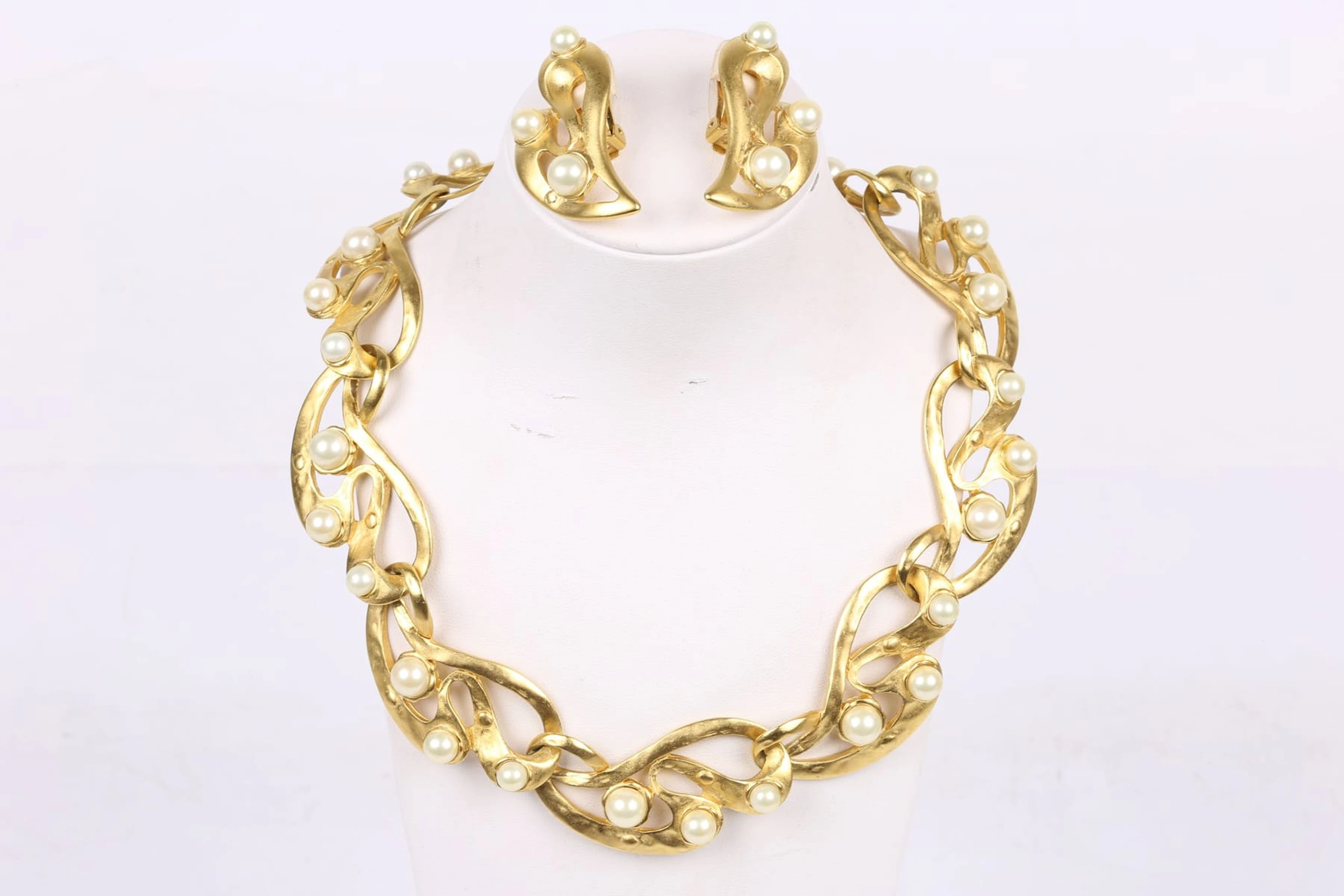 OSCAR DE LA RENTA (1932-2014), collier samt örhängen, ett par