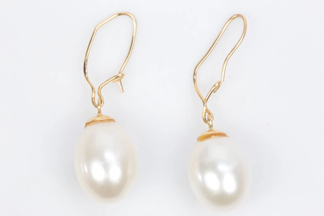 ÖRHÄNGEN, ett par, med odlade pärlor, guld, 18 k, ca 2,64 g