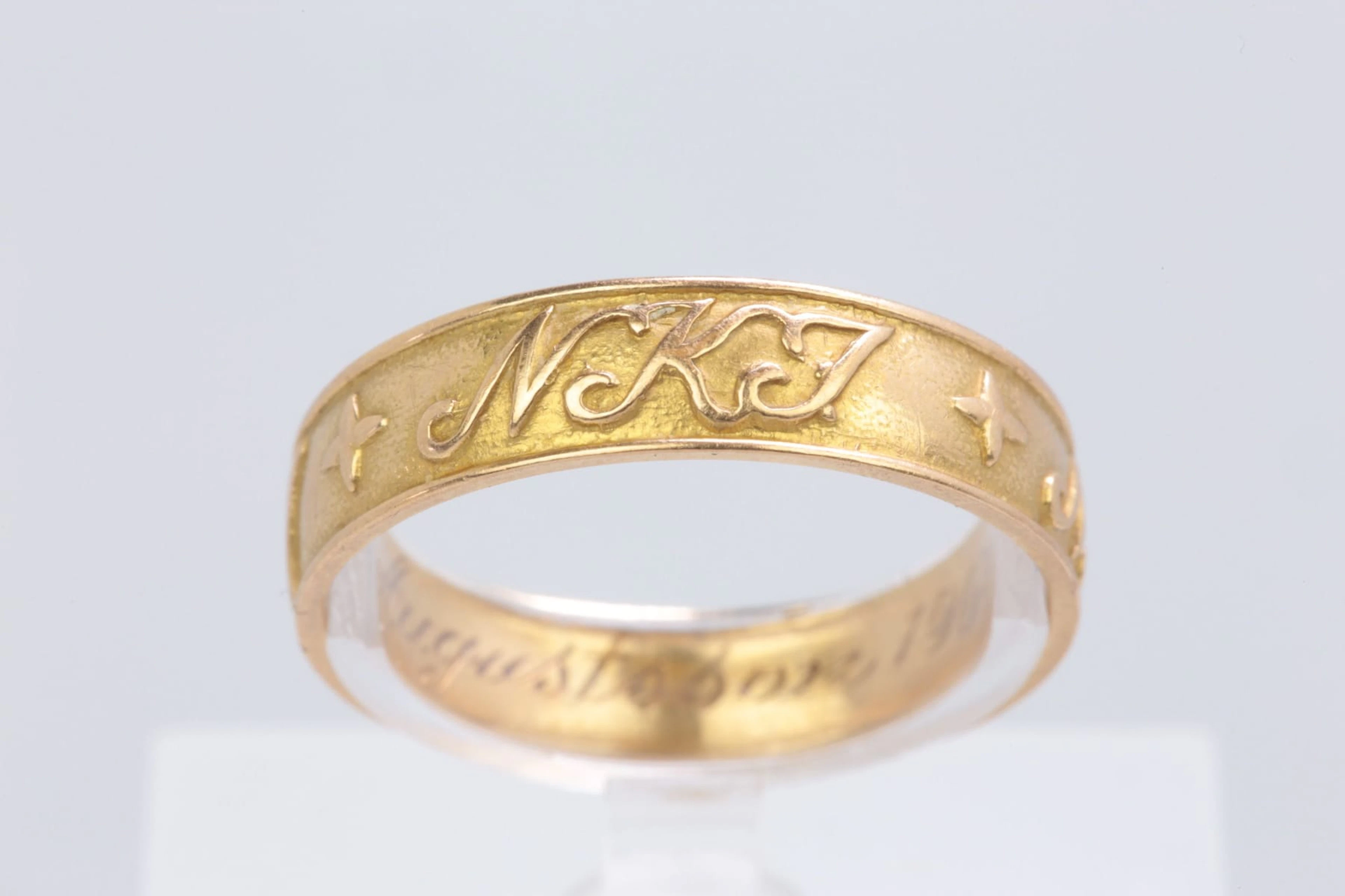 EXAMENSRING, guld, 18 k, ca 4,40 g, "NKJ", Joh Petterssons Eftr AB