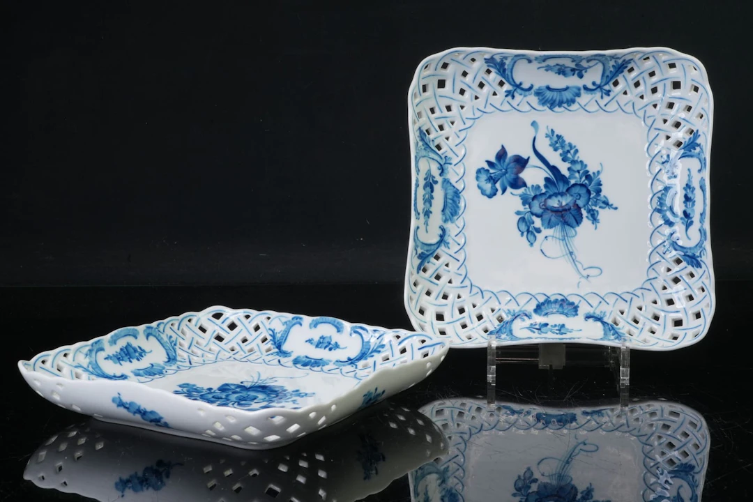 FAT, 2 st, genombruten dekor, "Blå Blomst", Royal Copenhagen