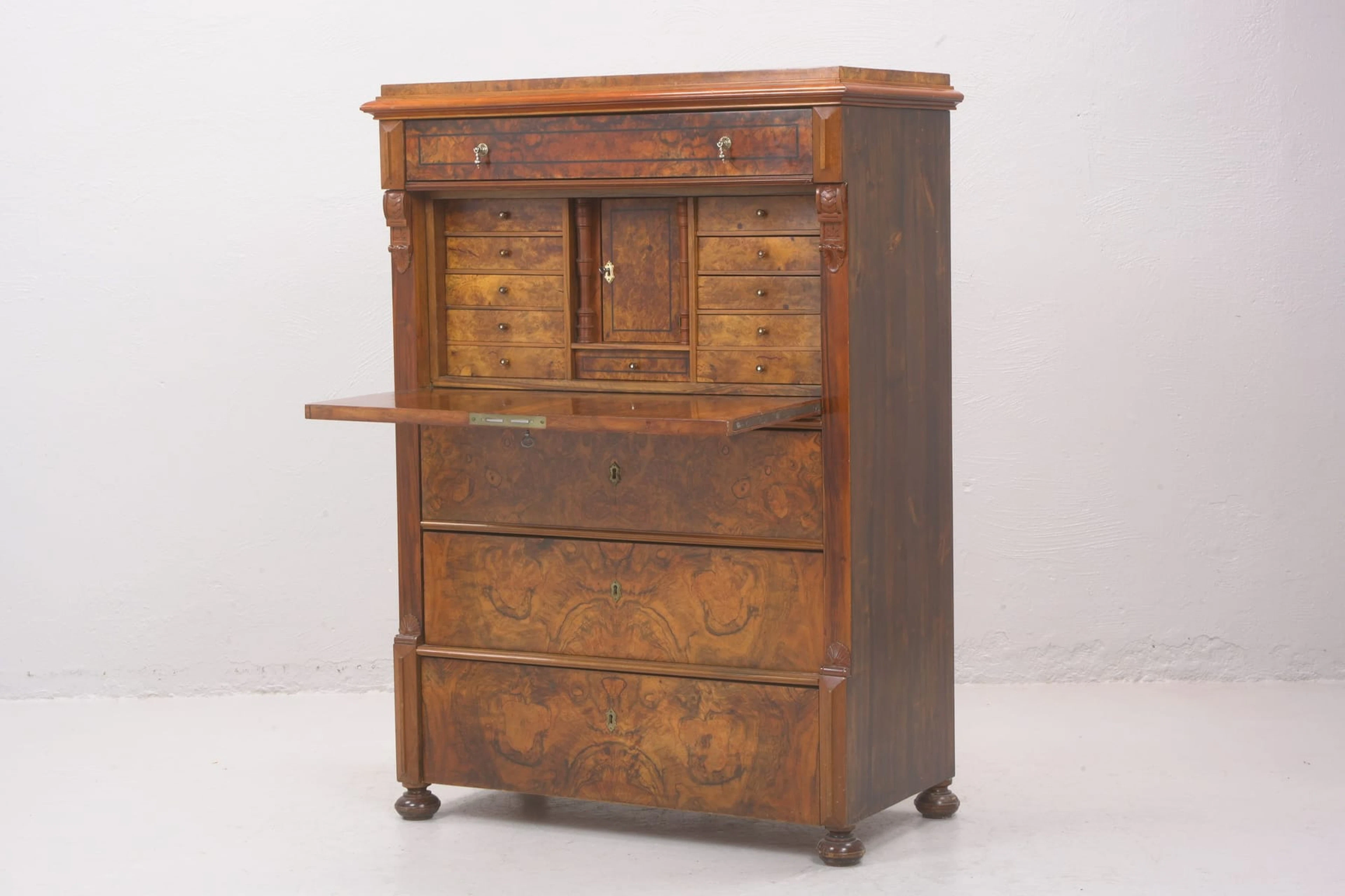 CHIFFONJE, valnöt, nyrenässans, 1800-talets andra hälft