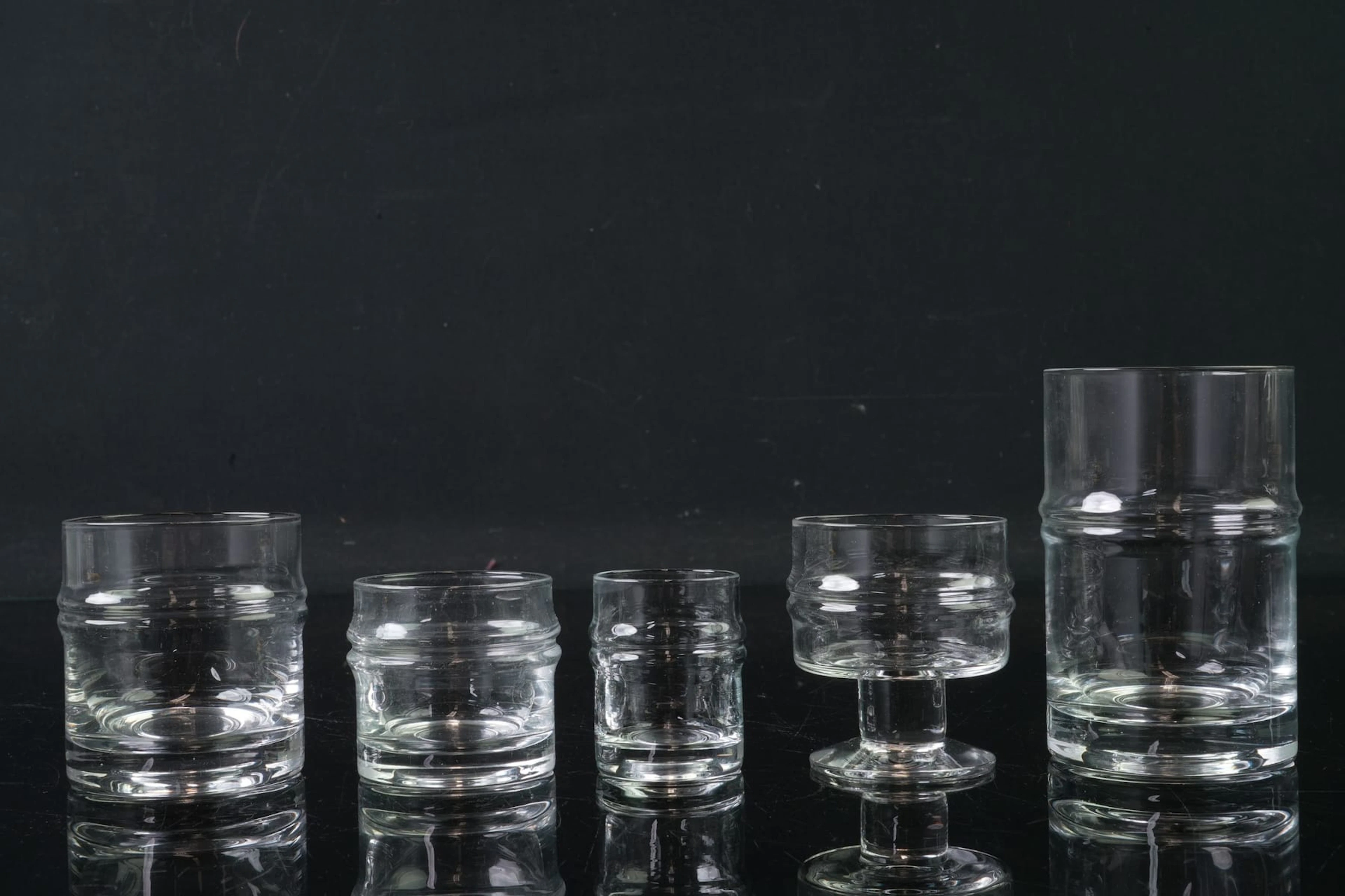 TIMO SARPANEVA (1926-2006) glasservisdelar, 40 delar, "Droppring", Iittala