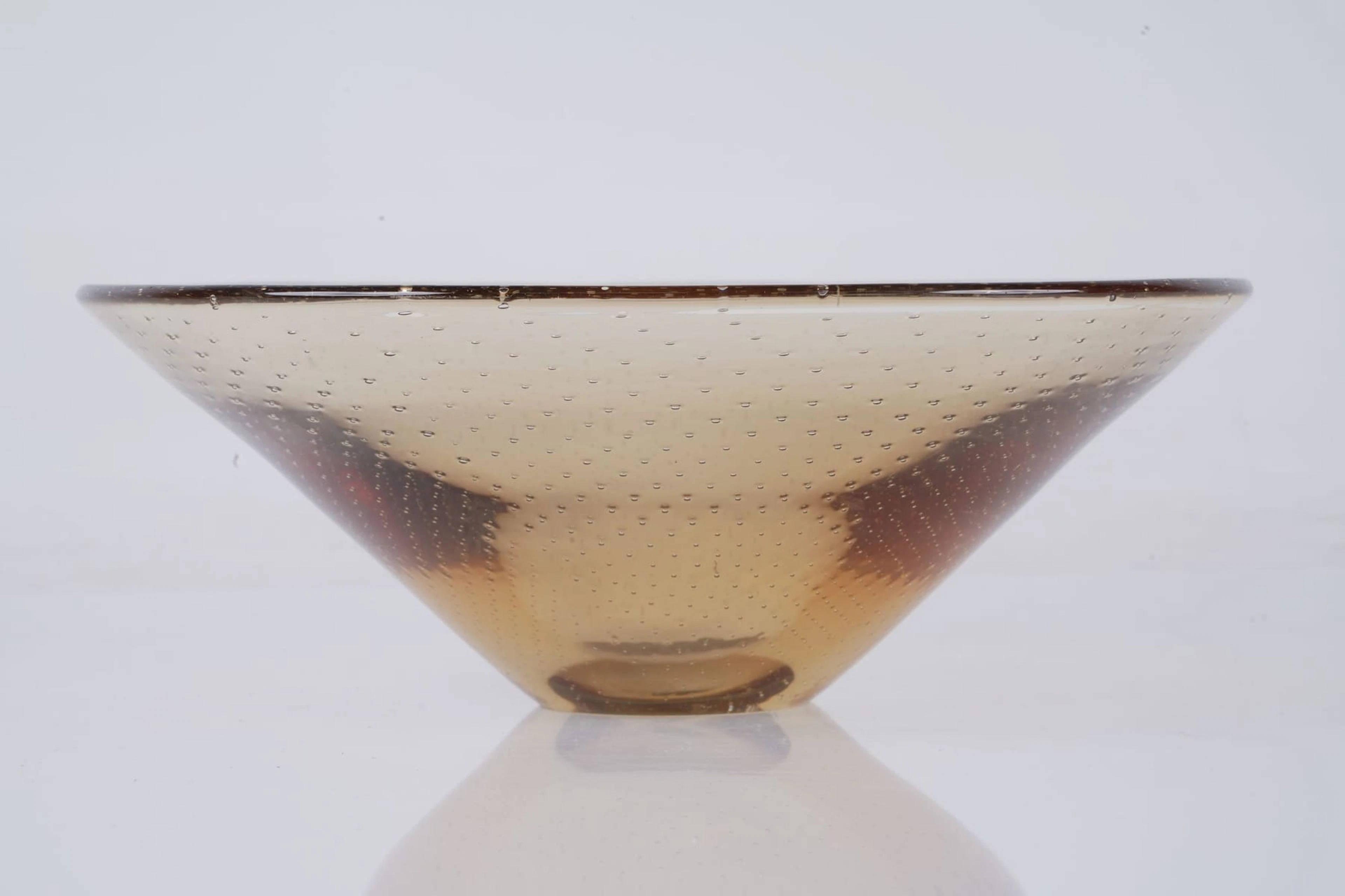 GUNNEL NYMAN (Finland, 1909-1948), skål, spikoptik, Nuutajärvi, Notsjö