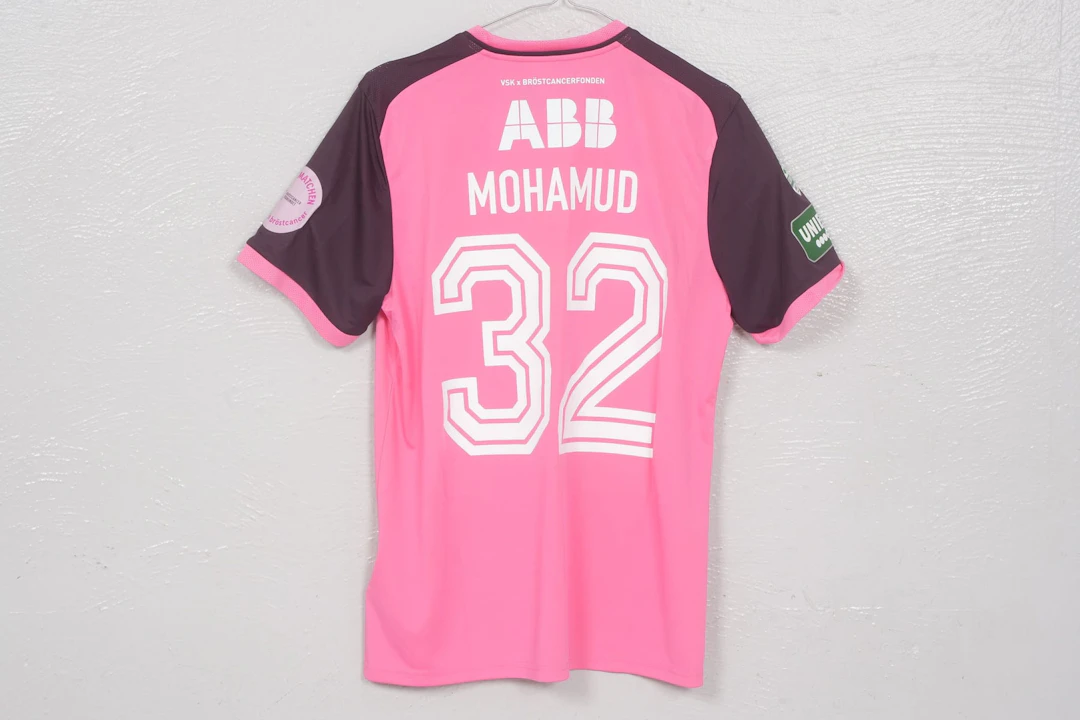 MUSAB ABDI MOHAMUD, matchtröja, (L), "Rosa matchen", VSK Fotboll, 2026