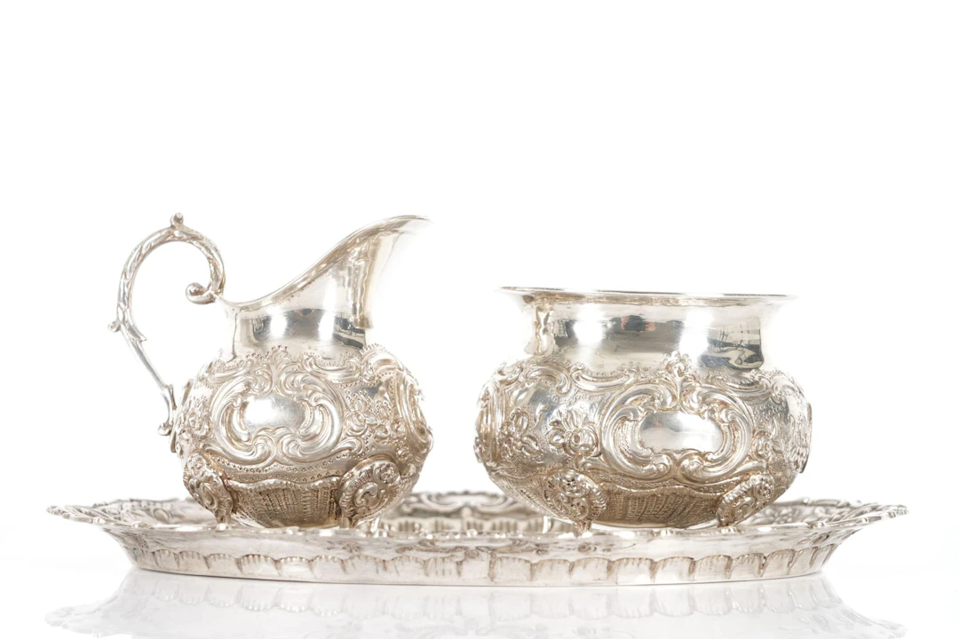 GRÄDDKANNA, sockerskål samt bricka, silver, nyrokokostil, ca 212,4 g