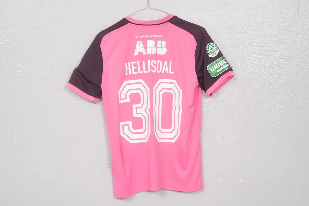 MATTIAS HELLISDAL, matchtröja, (M), "Rosa matchen", VSK Fotboll, 2026