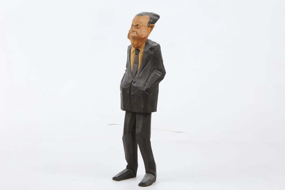 SVEN GUNNARSSON, figurin, Tage Erlander, skuret trä