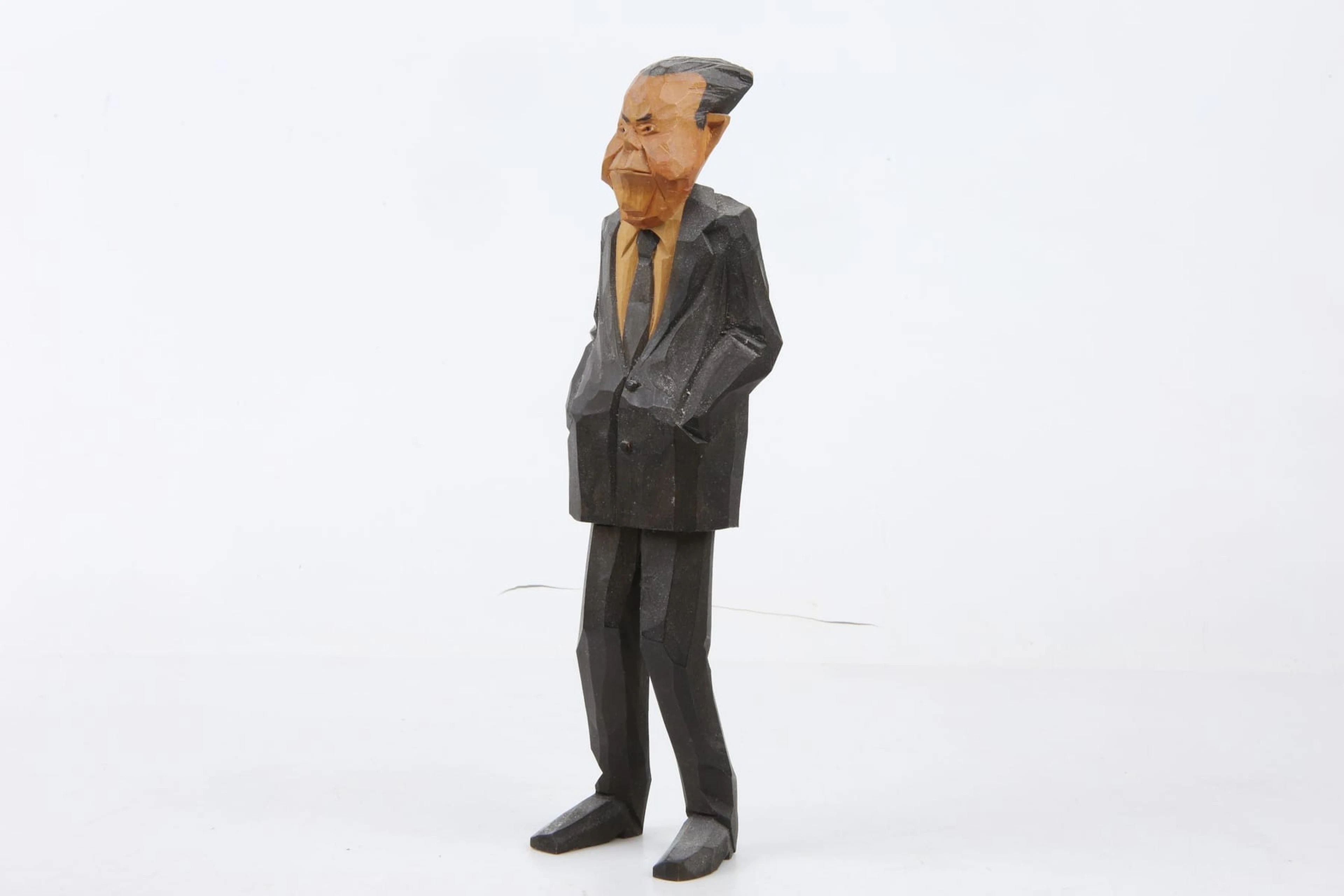 SVEN GUNNARSSON, figurin, Tage Erlander, skuret trä