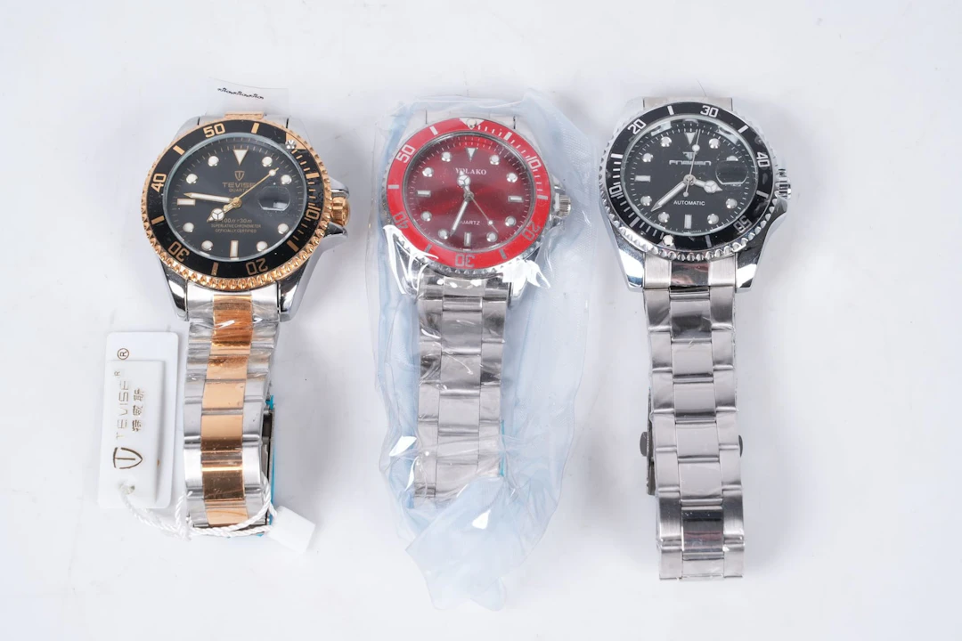 ARMBANDSUR, 3 st, bl.a. Tevise, Yolako
