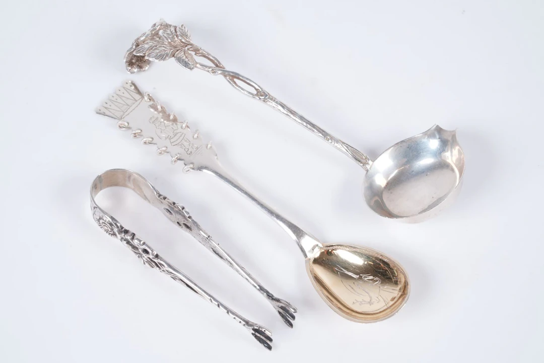 TÅNG samt SERVERINGSSKEDAR, 2 st, silver, ca 41,21 g