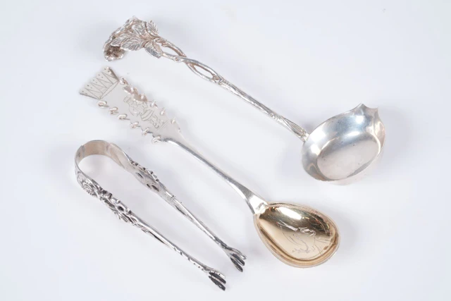 TÅNG samt SERVERINGSSKEDAR, 2 st, silver, ca 41,21 g