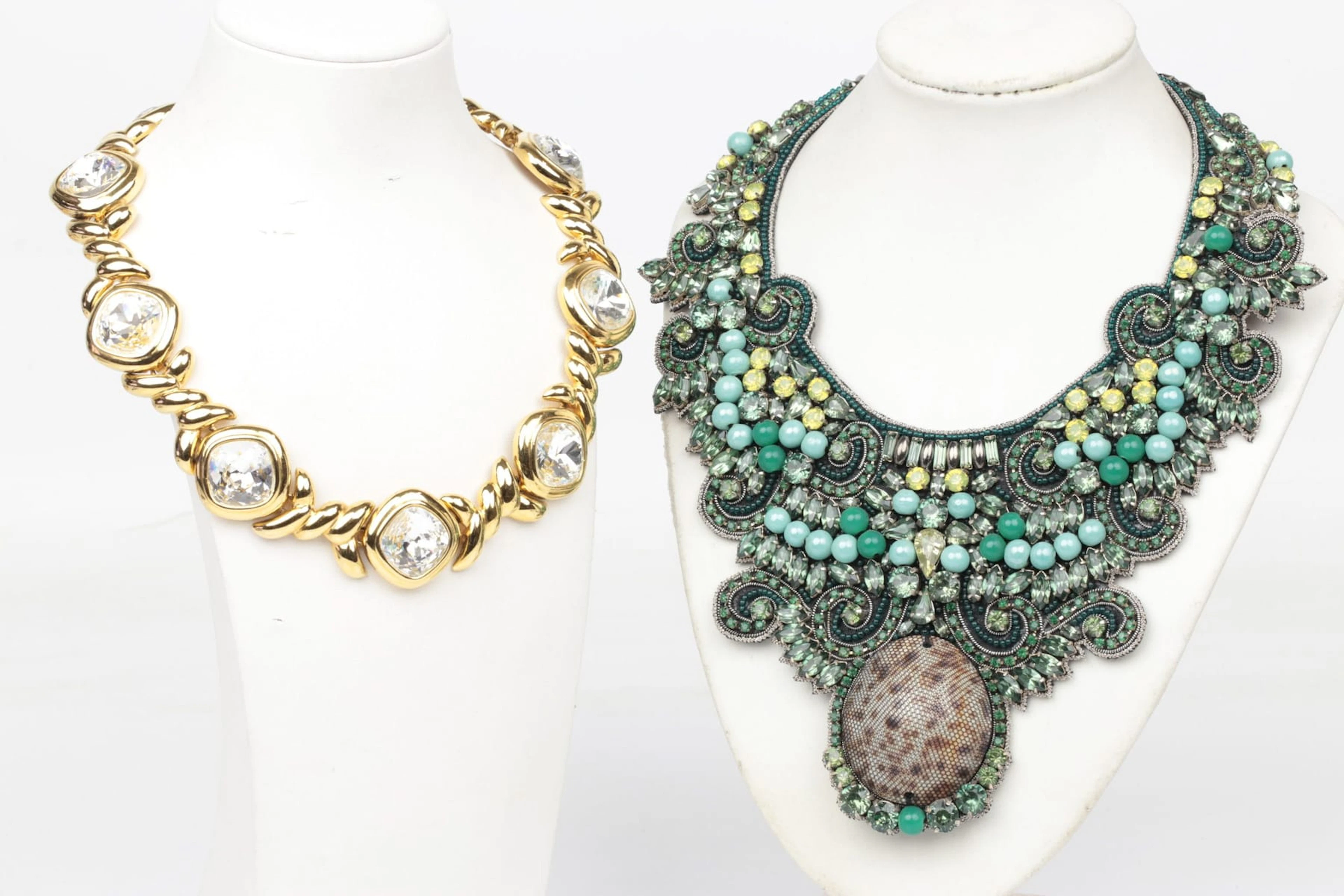 COLLIER, gulmetall, Nina Ricci, samt COLLIER, tyg, metall