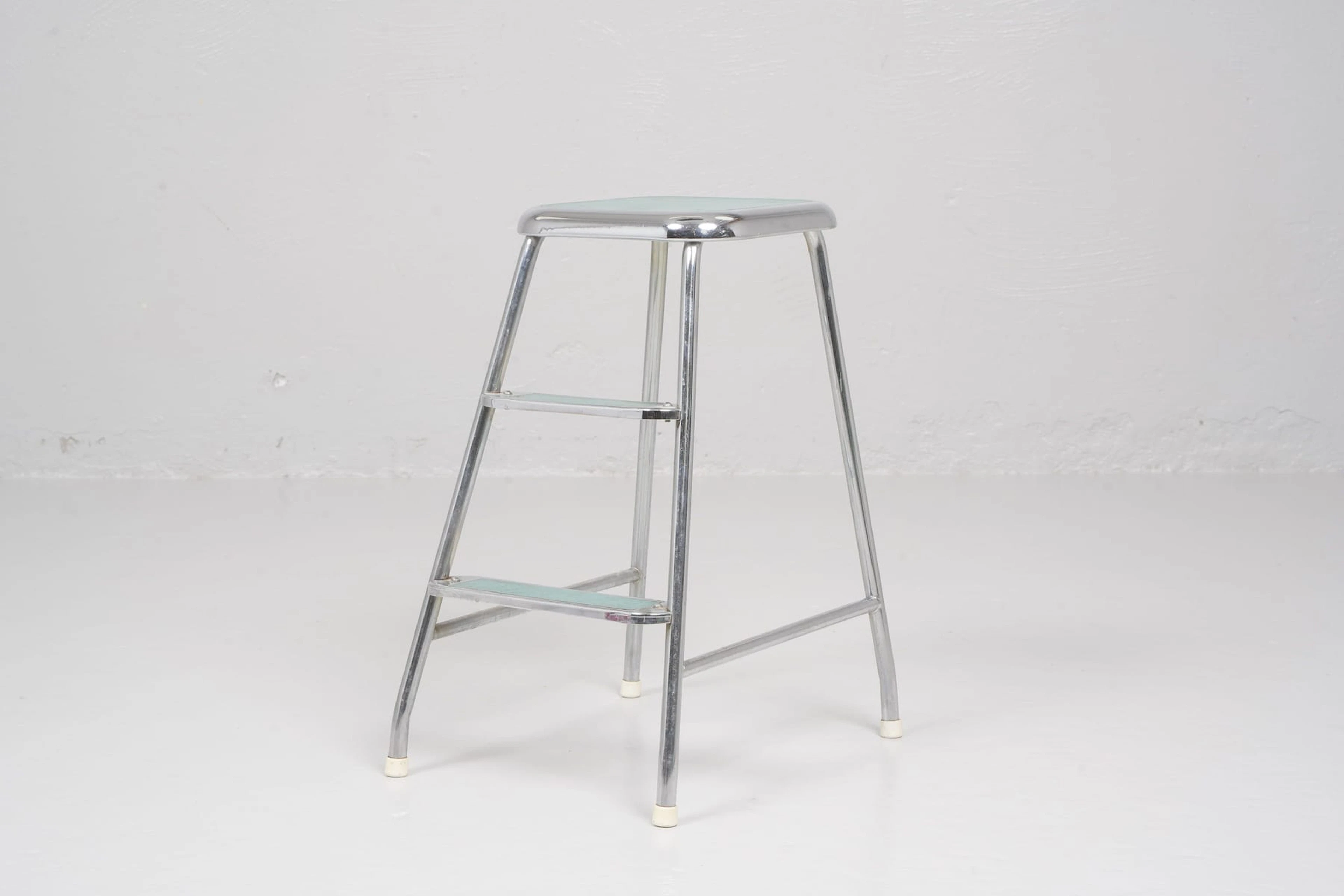 KÖKSPALL / KÖKSSTEGE, kromad metall, 1950-tal
