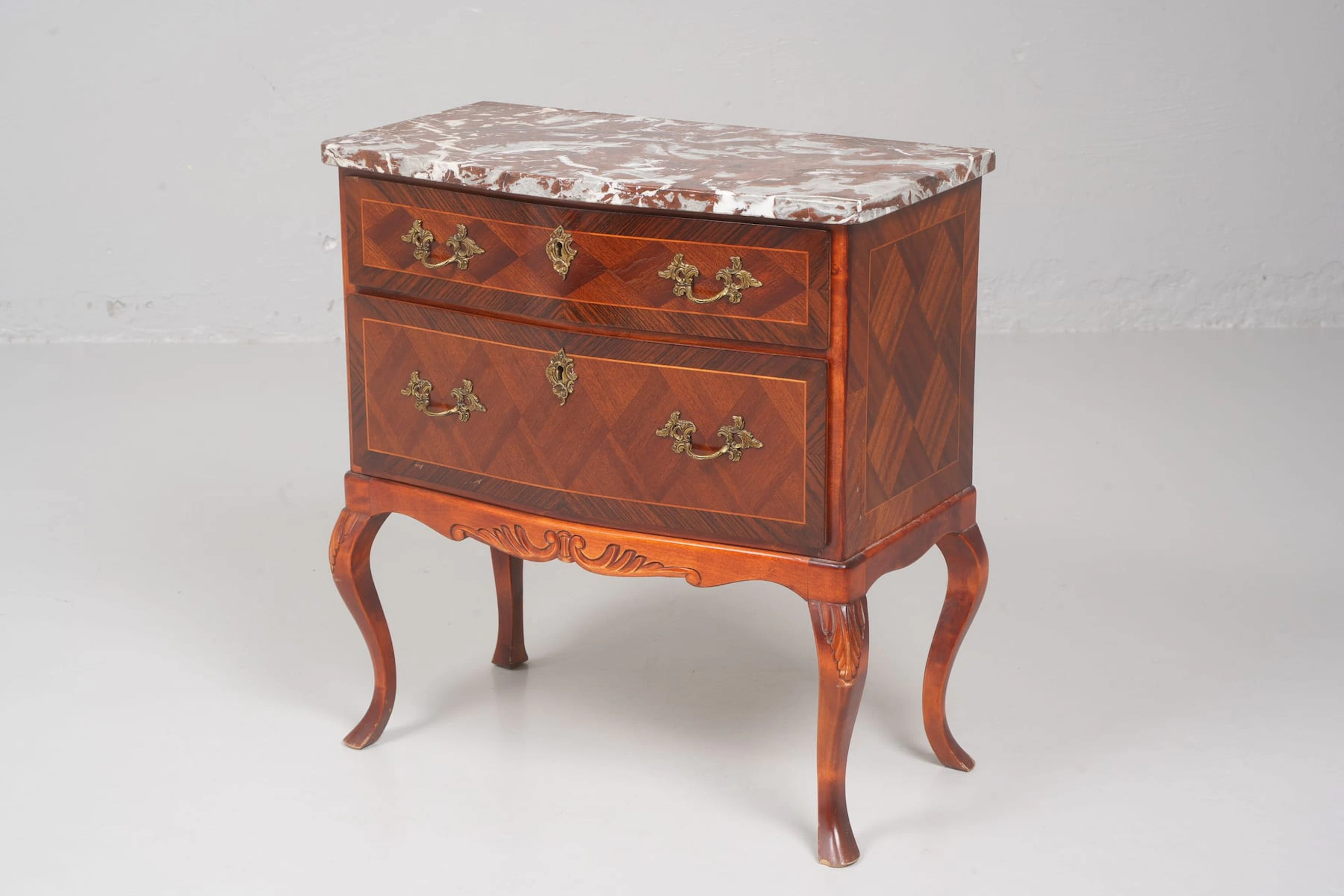BYRÅ med marmorskiva, mahogny, rokokostil, 1900-talets andra hälft