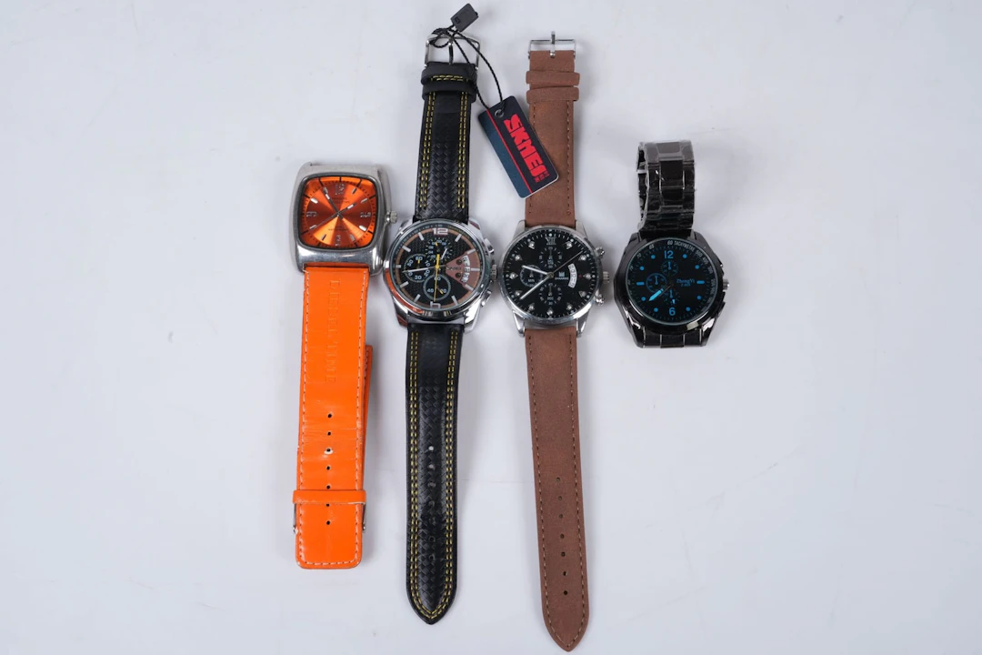 ARMBANDSUR, 4 st, bl.a Diesel