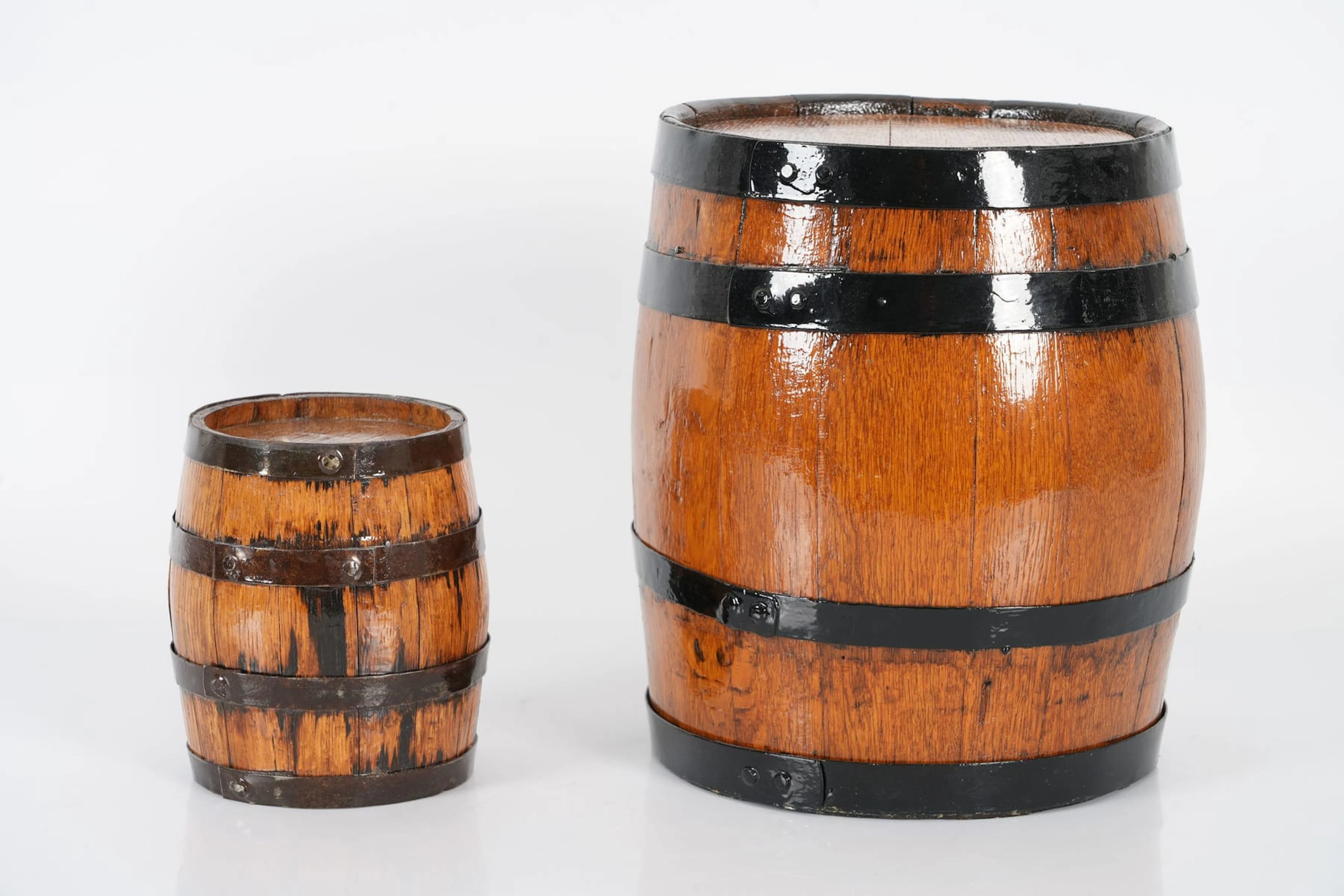 DEKORATIONER, 2 st, laggade kärl, 1900-talets andra hälft