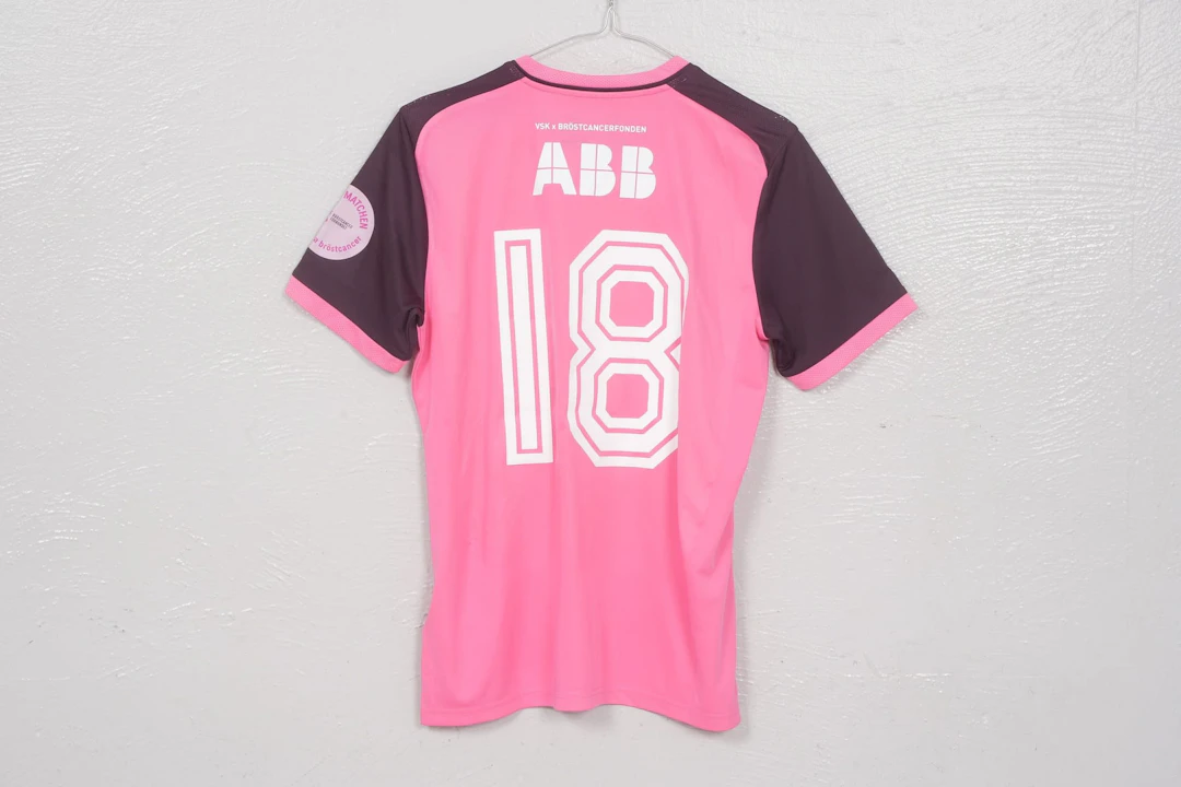 SARGONIA SOLAKA, matchtröja, (M), "Rosa matchen", VSK Fotboll, 2026