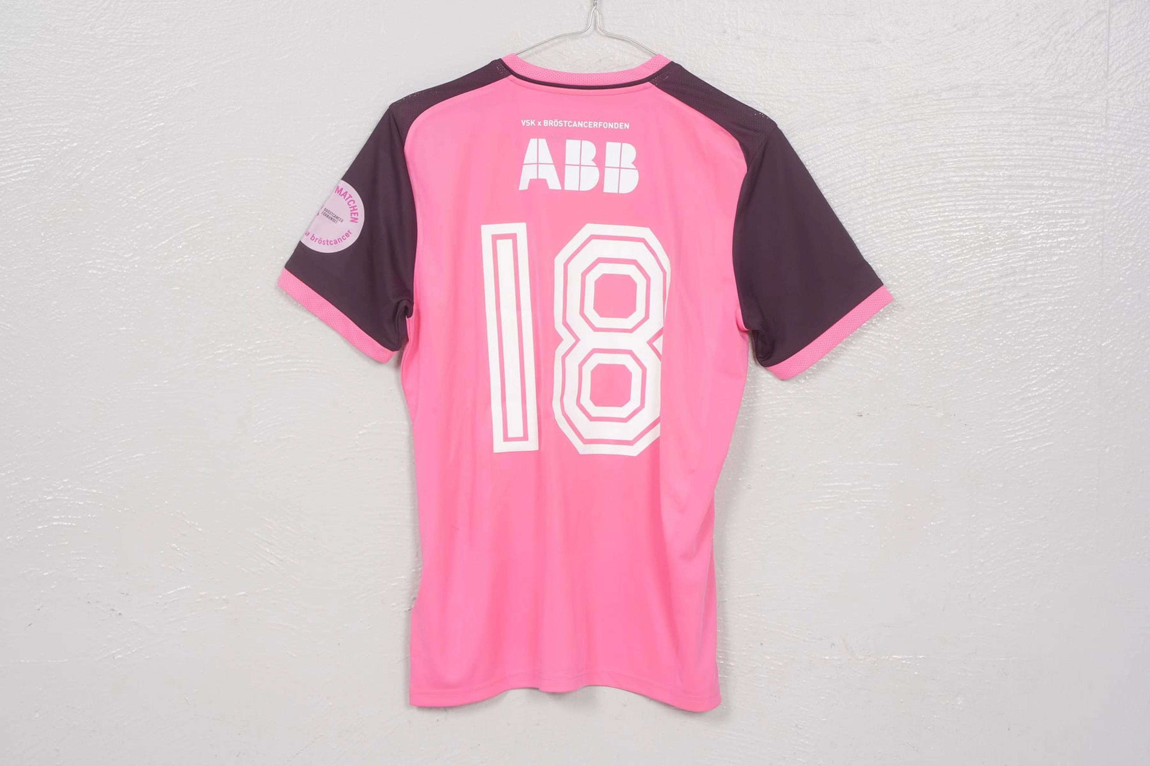 SARGONIA SOLAKA, matchtröja, (M), "Rosa matchen", VSK Fotboll, 2026