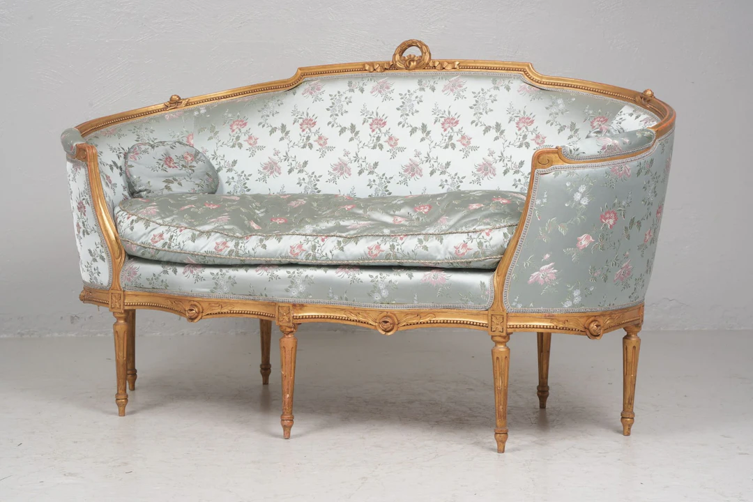 SOFFA, s.k. "badkarssoffa", gustaviansk stil, 1900-talets förra hälft