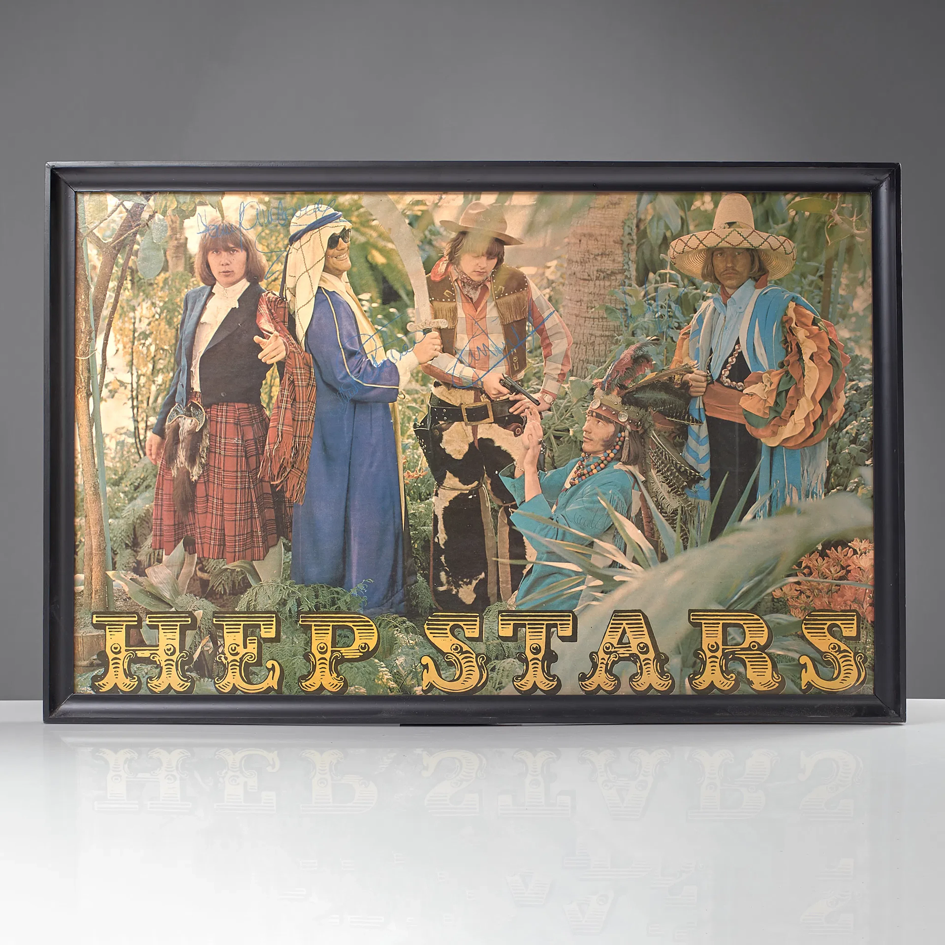 HEP STARS. Filmaffisch. Habari Safari. Signerad av alla medlemmar.