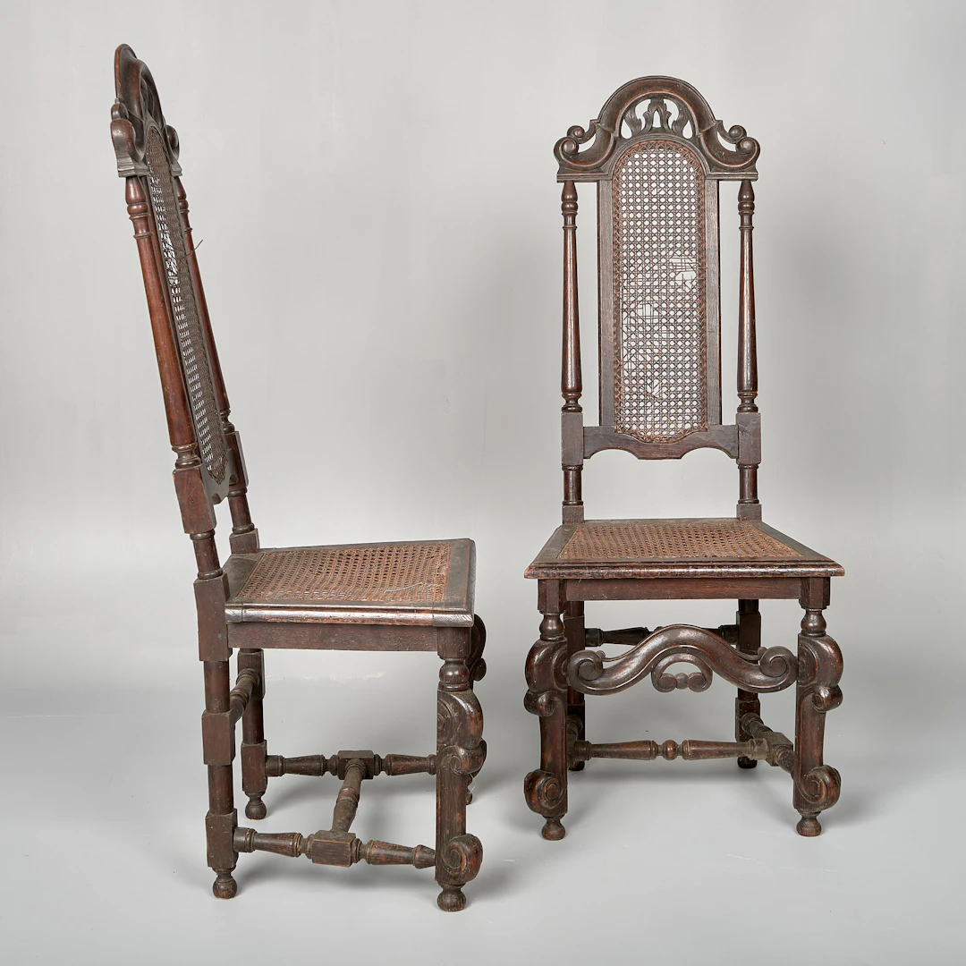 1 PAR STOLAR. Valnöt. William & Mary-stil. 1800-tal.