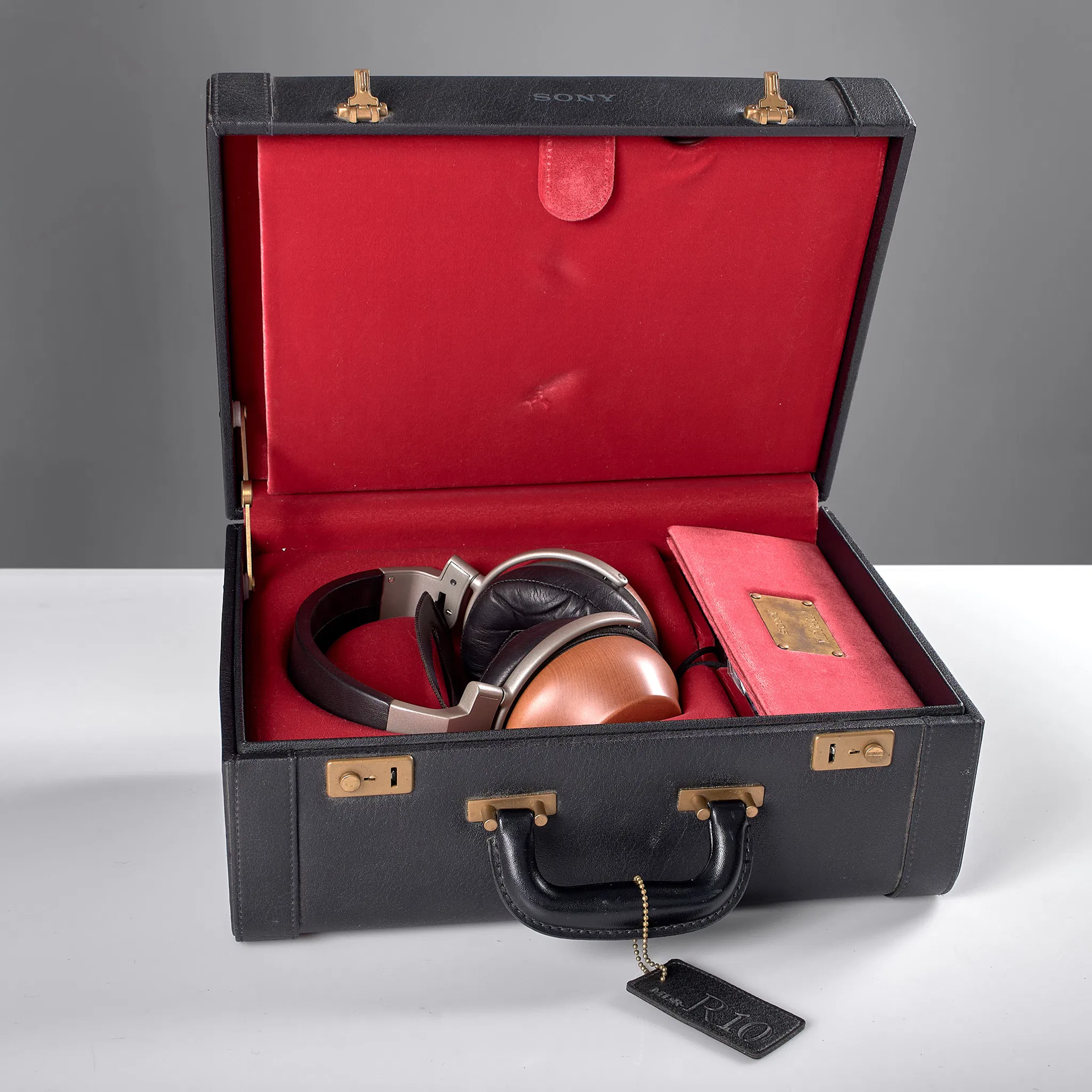 HÖRLURAR. Sony MDR-R10. 1989.