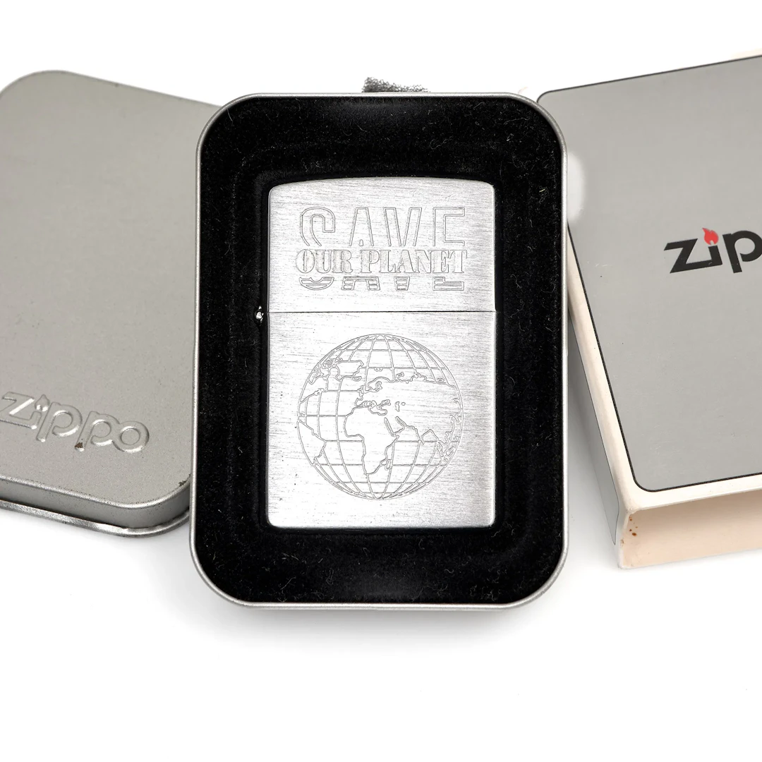 TÄNDARE ZIPPO. AWE Our Planet. Limited Edition. 2000.