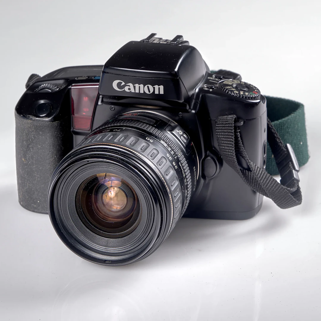 KAMERA. Canon EOS 100. Serienummer 1151764. Objektiv 28-80 mm 1:3,5-5,6.