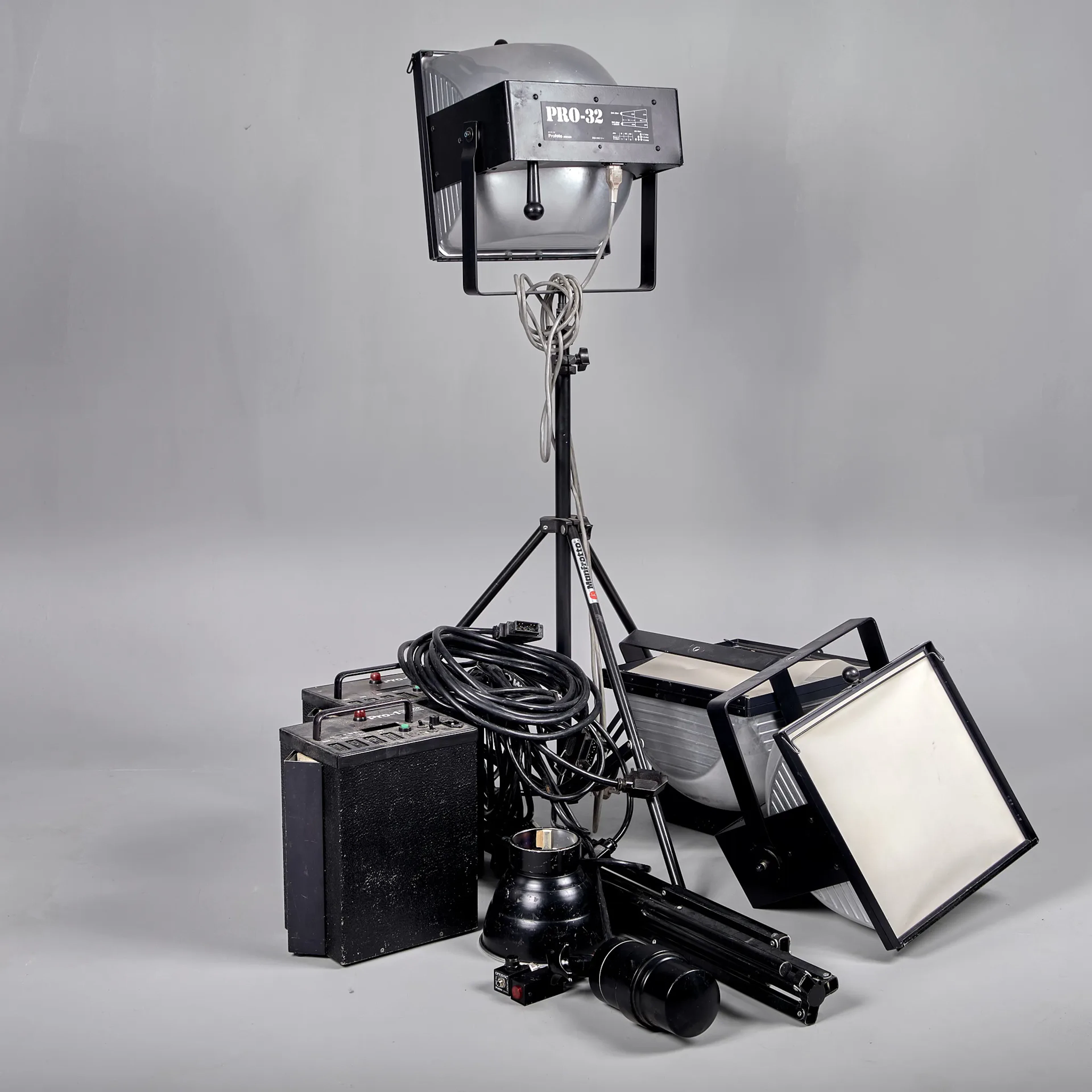 PARTI PROFOTO. 2 stycken Pro-1, blixthuvud, 3 stycken Pro-32.