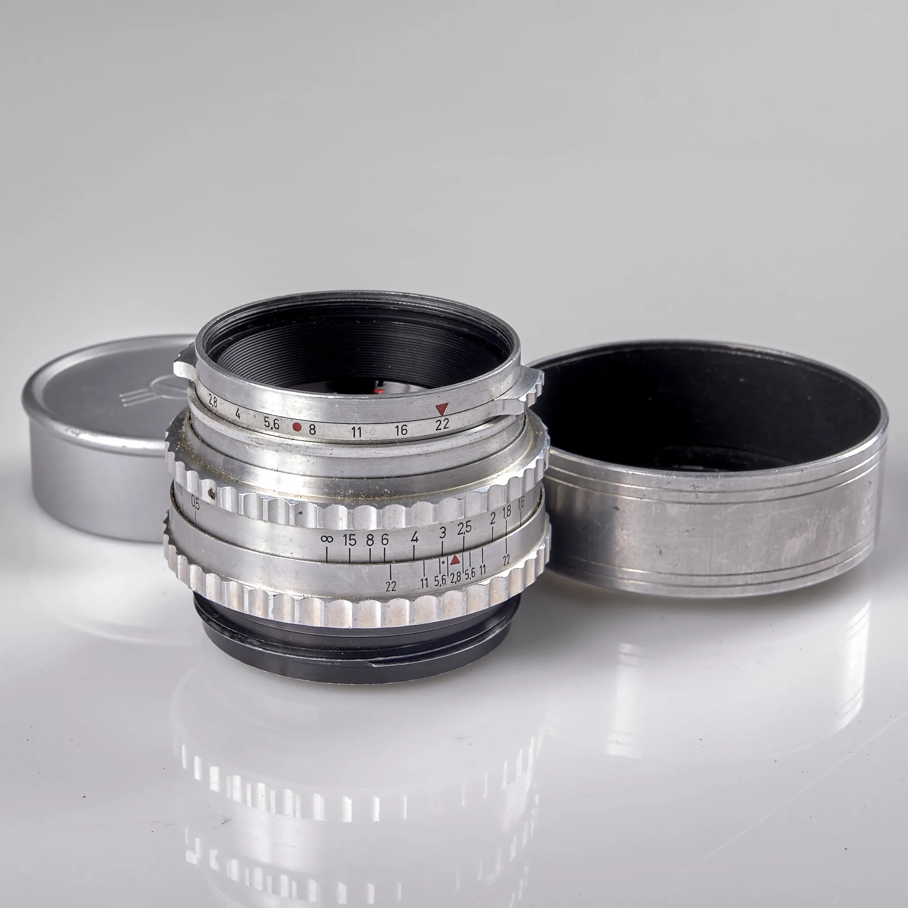 OBJEKTIV. Hasselblad. Zeiss-Opton Nr 588323 Tessar 1:2,8 f=80 mm. 1951-52.