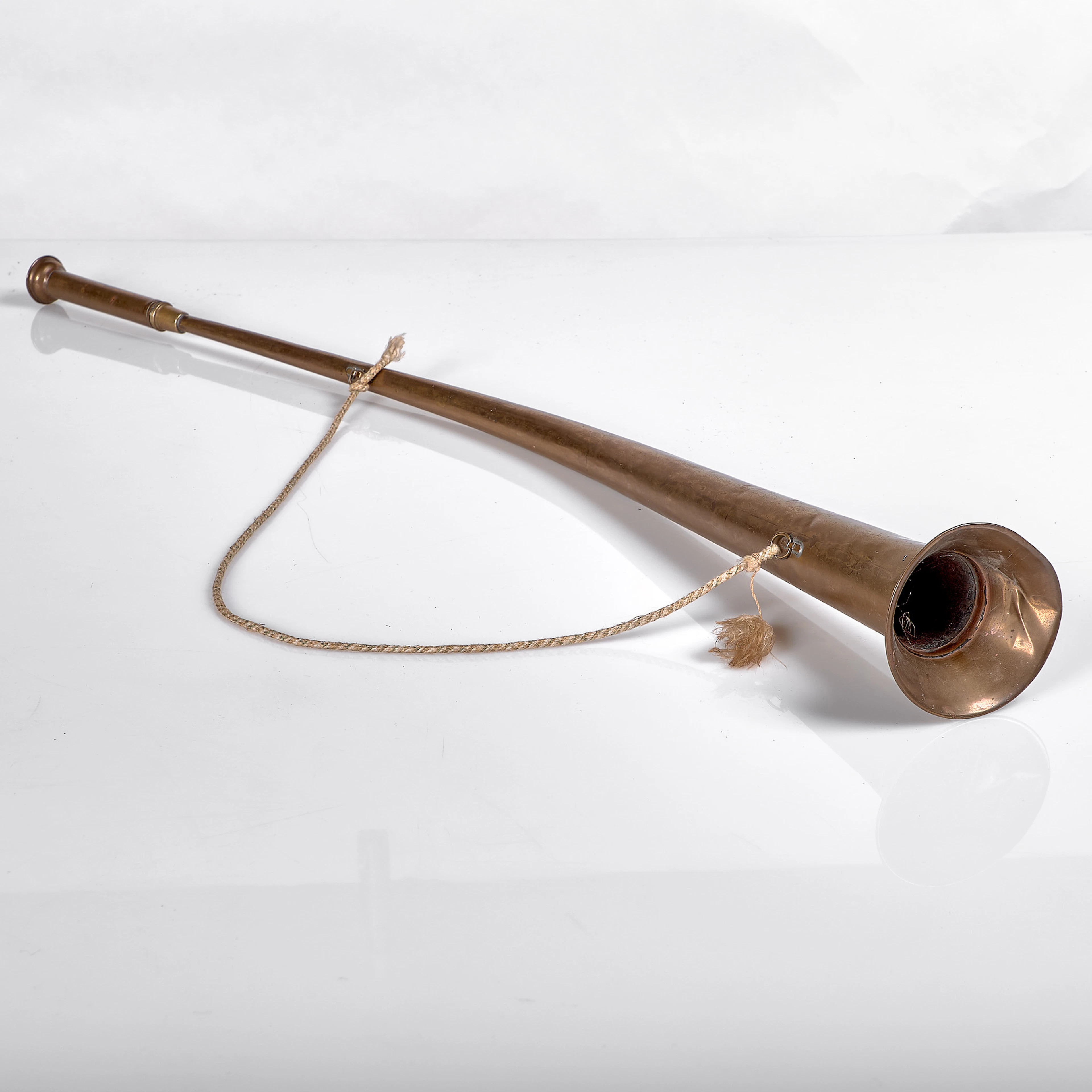 JAKTHORN. Mässing. 1800-tal.