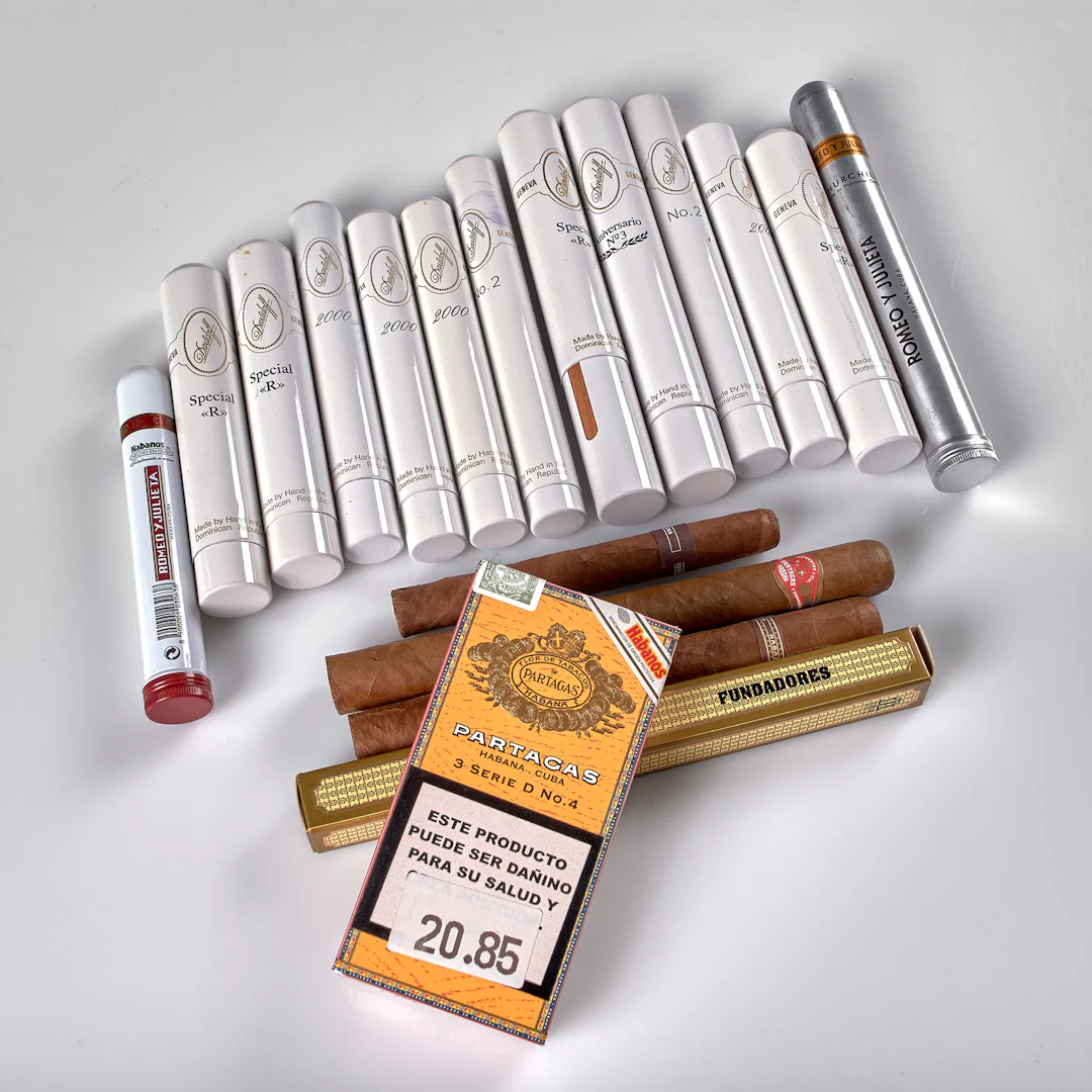 CIGARRER. 20 stycken. 18 stycken från Kuba och 2 stycken från Dominikanska