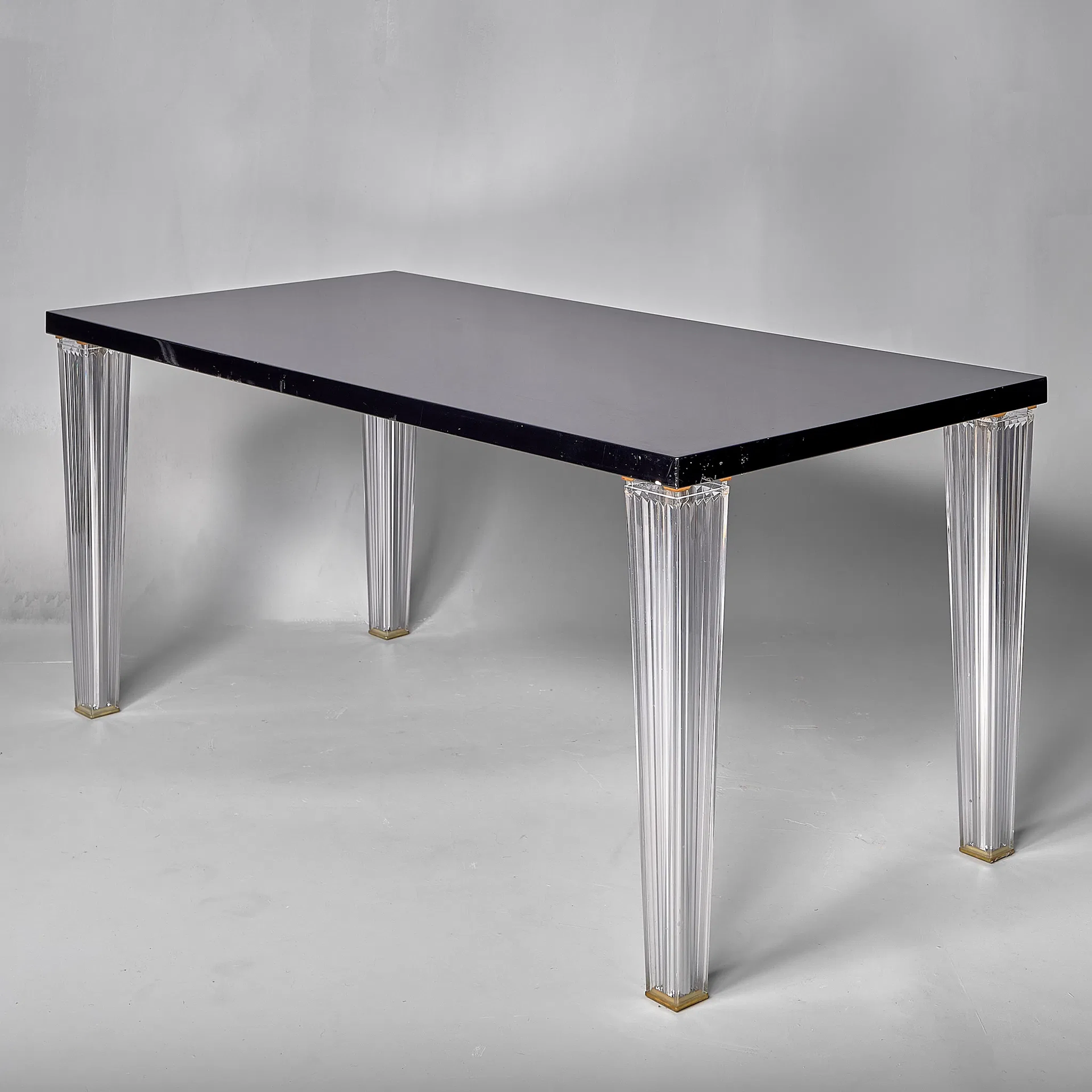PHILIPPE STARCK. Bord. Plast PMMA. Top Top. Kartell.
