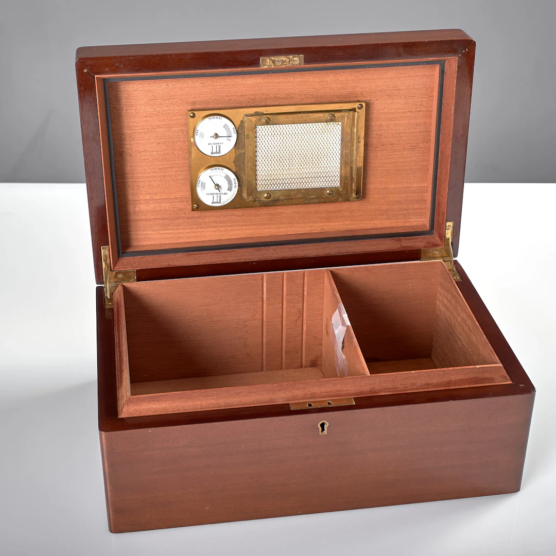HUMIDOR. Mahogny. Dunhill.