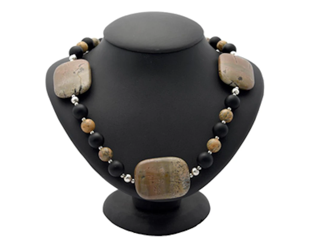 COLLIER