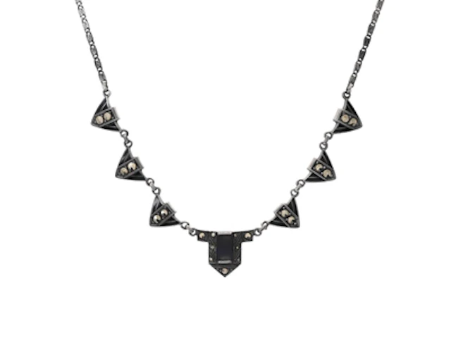 COLLIER
