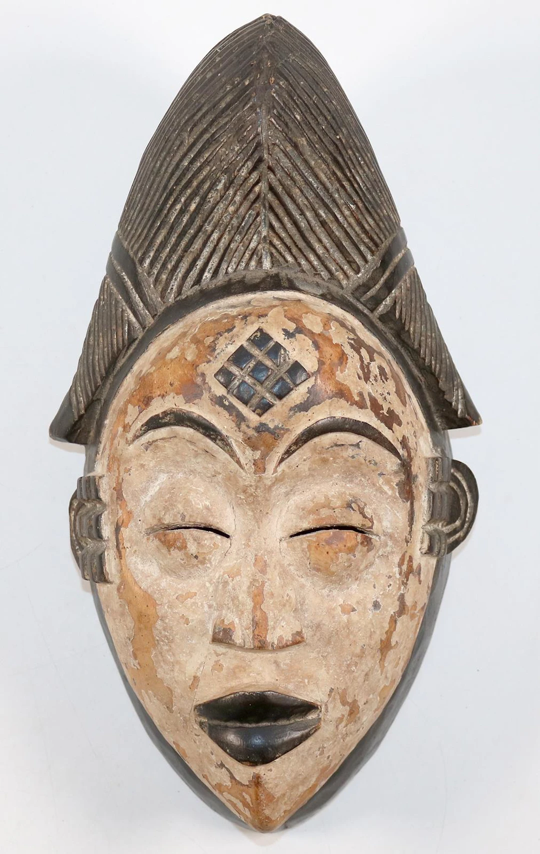 Punu Gabun. Maske der Punu Gabun mit typischer Kammfrisur