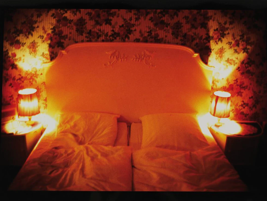Goldin, Nan (Washington 1953). Honeymoon suite