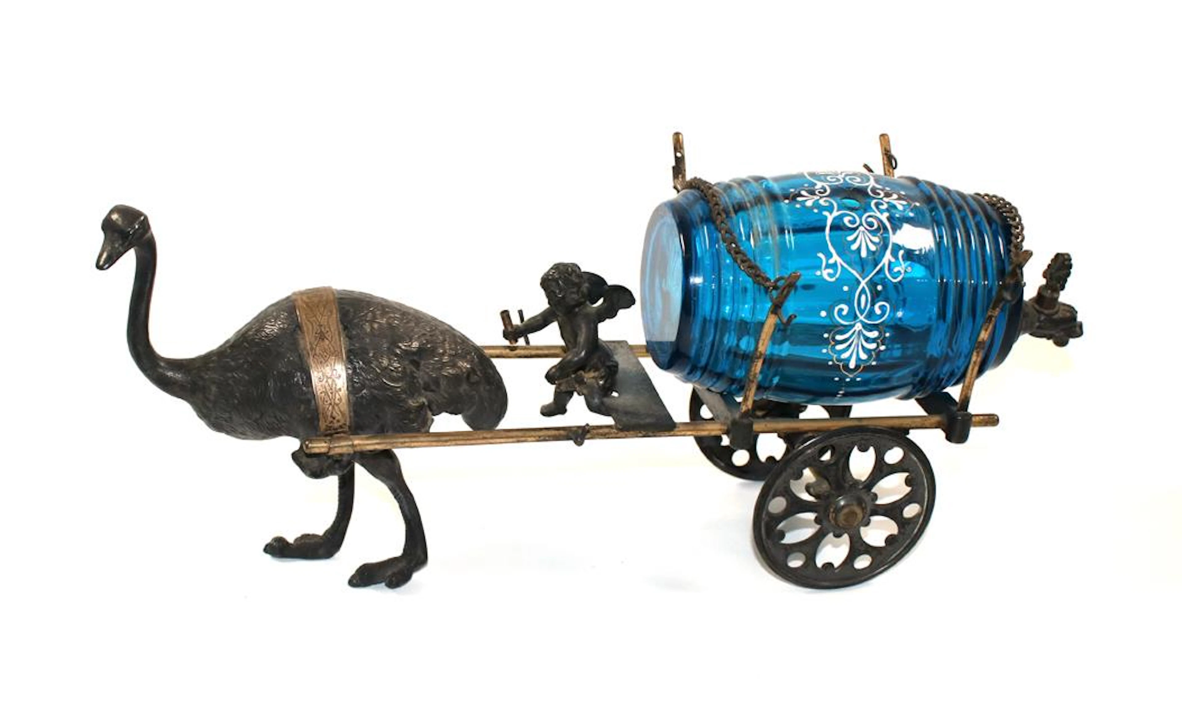 Straußenkutsche mit Engel als Kutschfahrer. Wagen mit blauem