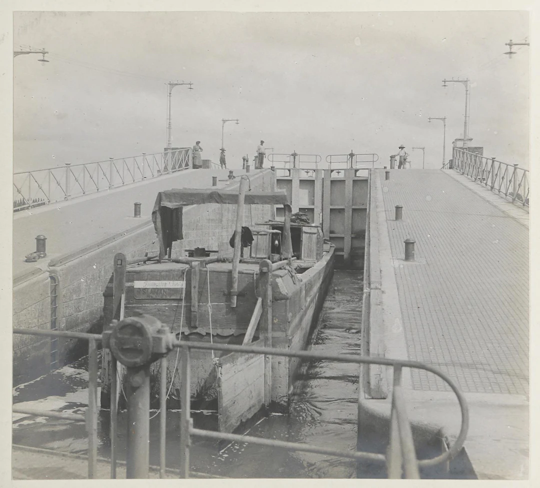 Vichy, Gorges du Tarn (Deckeltitel). Fotoalbum mit 103 einkaschierten