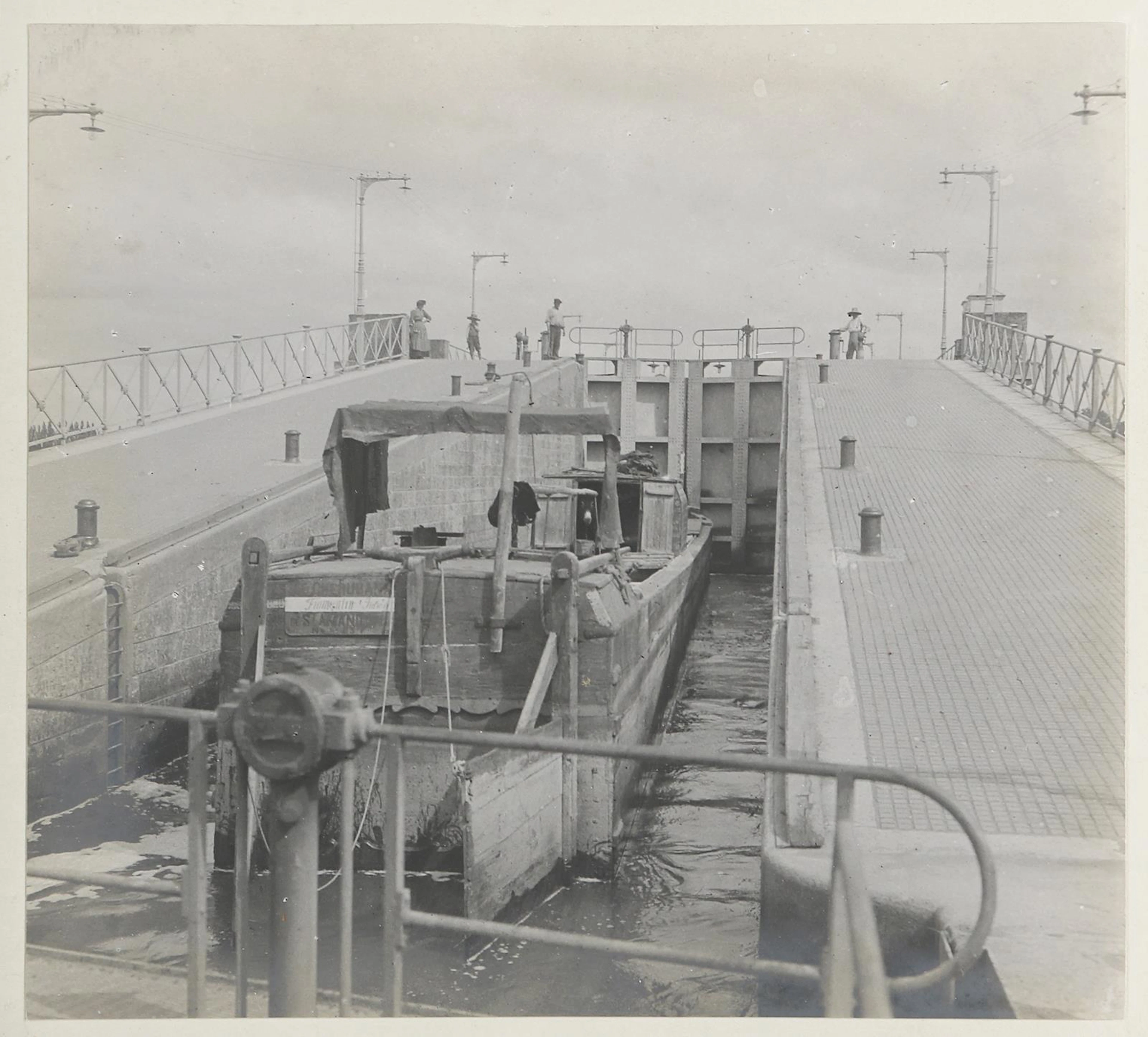 Vichy, Gorges du Tarn (Deckeltitel). Fotoalbum mit 103 einkaschierten
