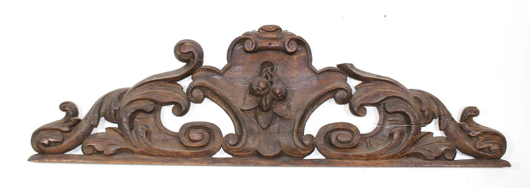 Suppraporte 18./19.Jh. Holz geschnitzt mit Akkanthusblatt u