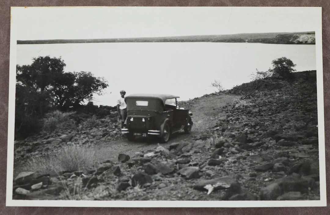 Eritrea. Photoalbum mit 74 eingeklebten Photogr. (je 8