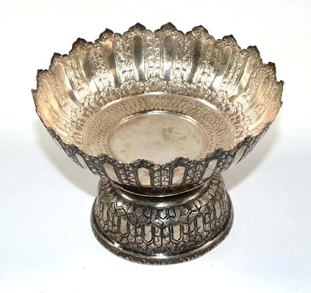 China Silberschale in Form einer Lothosblüte. Wohl um 1900. Gestempelt