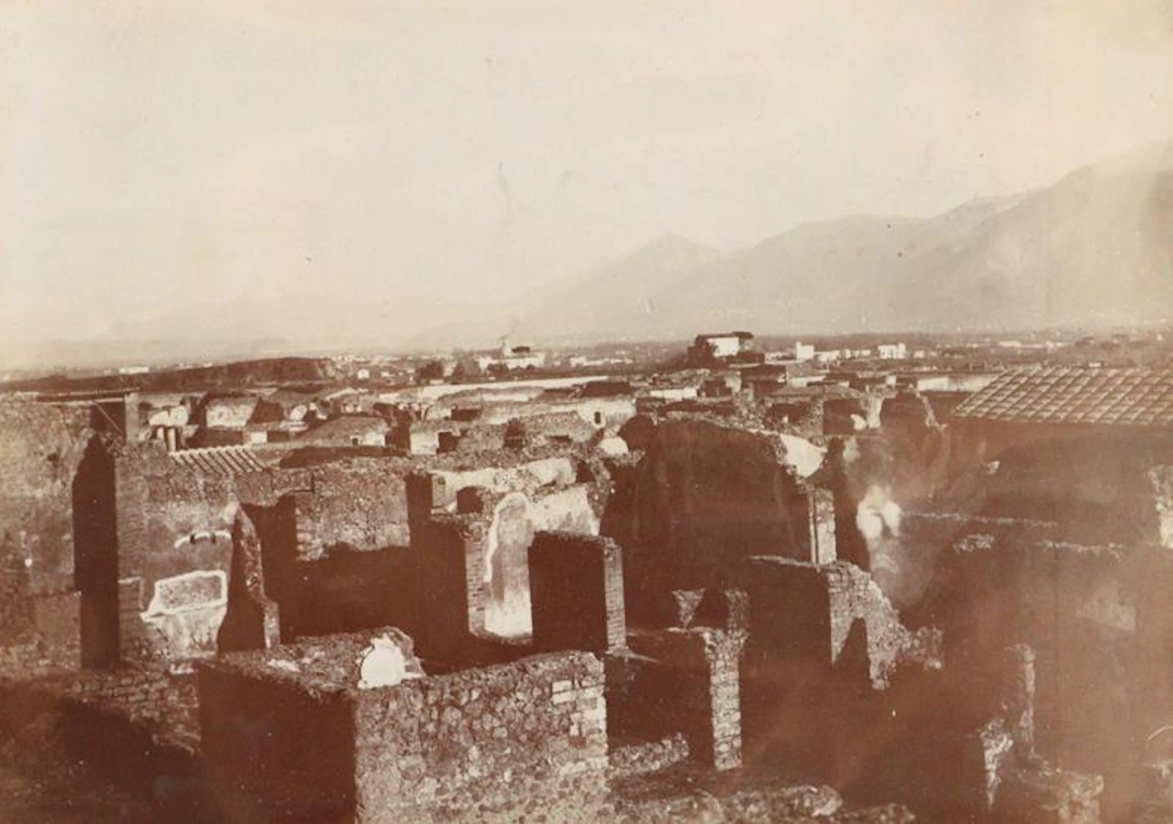 Pompei. Konvolut bestehend aus 41 Photographien u. Postkarten zu Pompei
