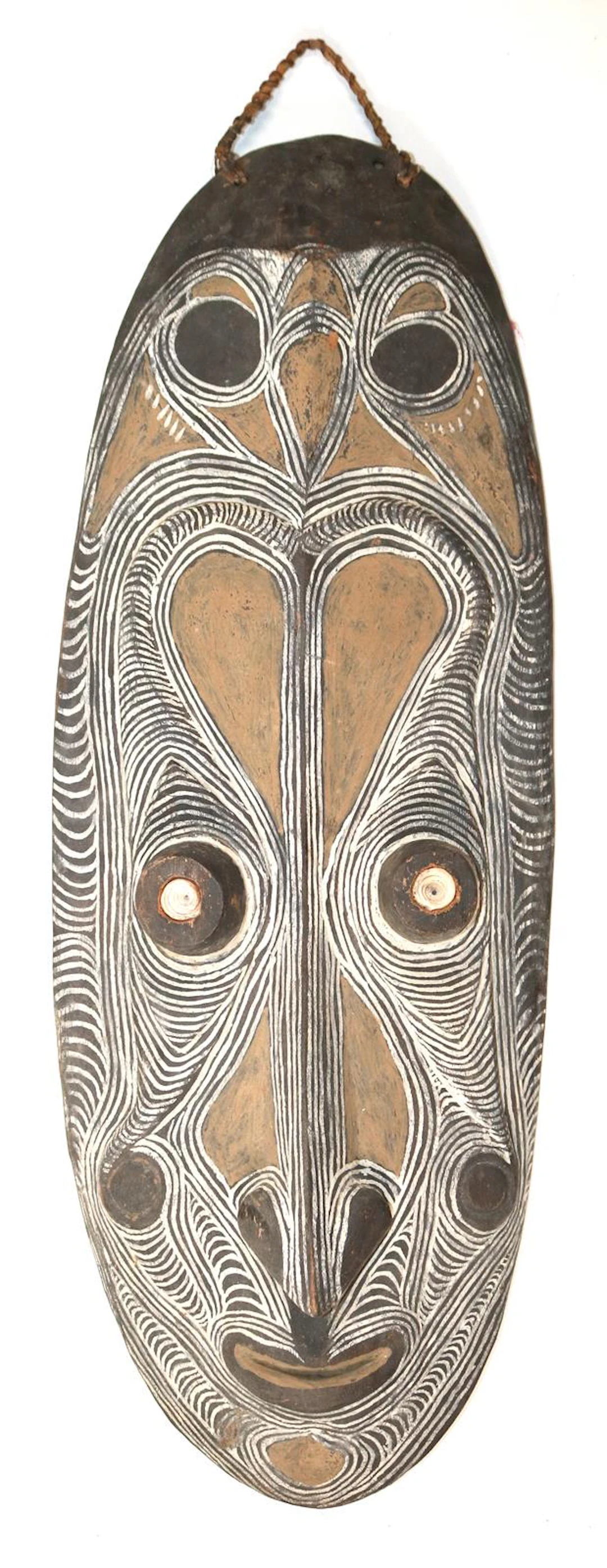 Maske Papua Neuguinea. Längsovoide Maske mit schwarzer u. weißer Farbpigmentieru