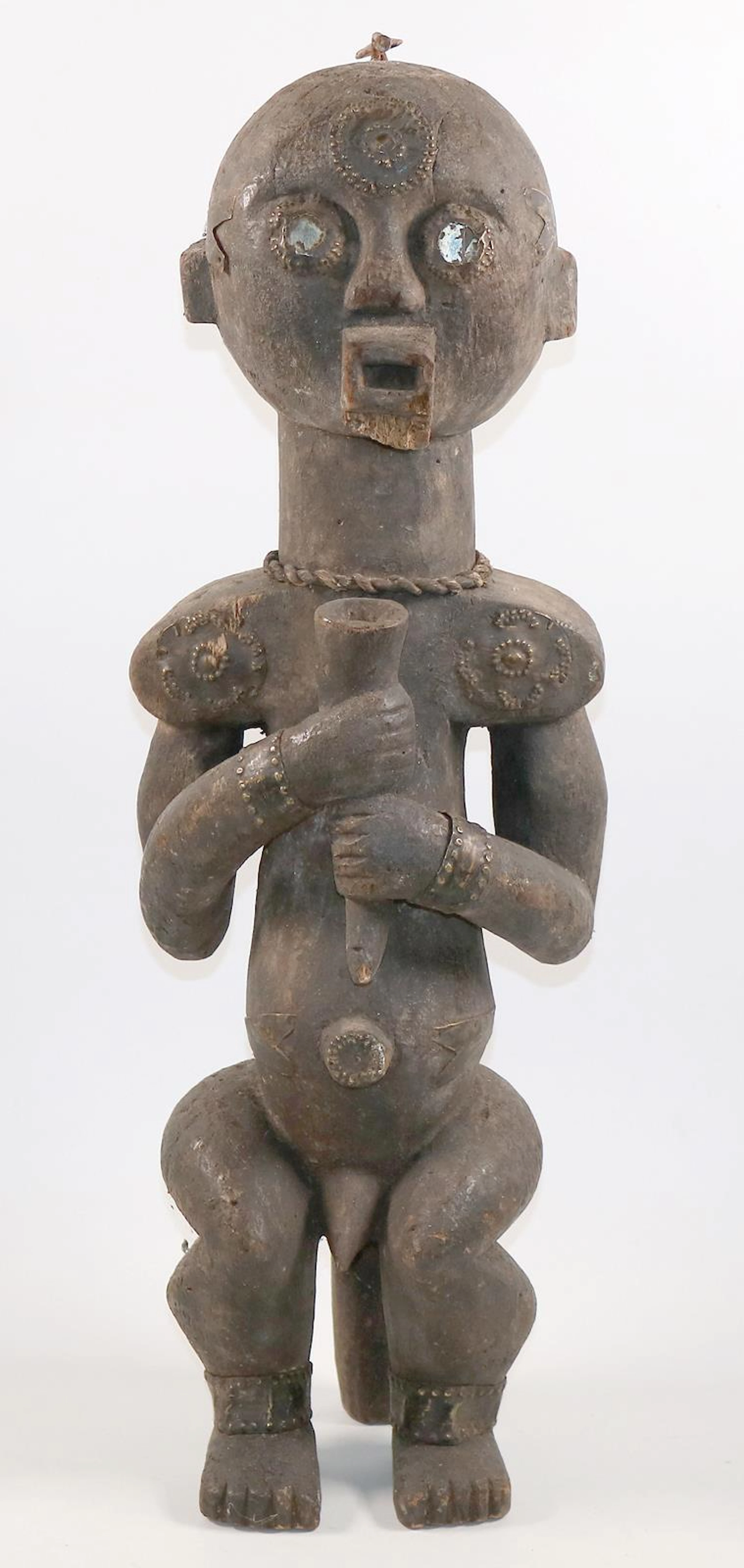 Kongo Schutzfigur. Stehende männliche Figur